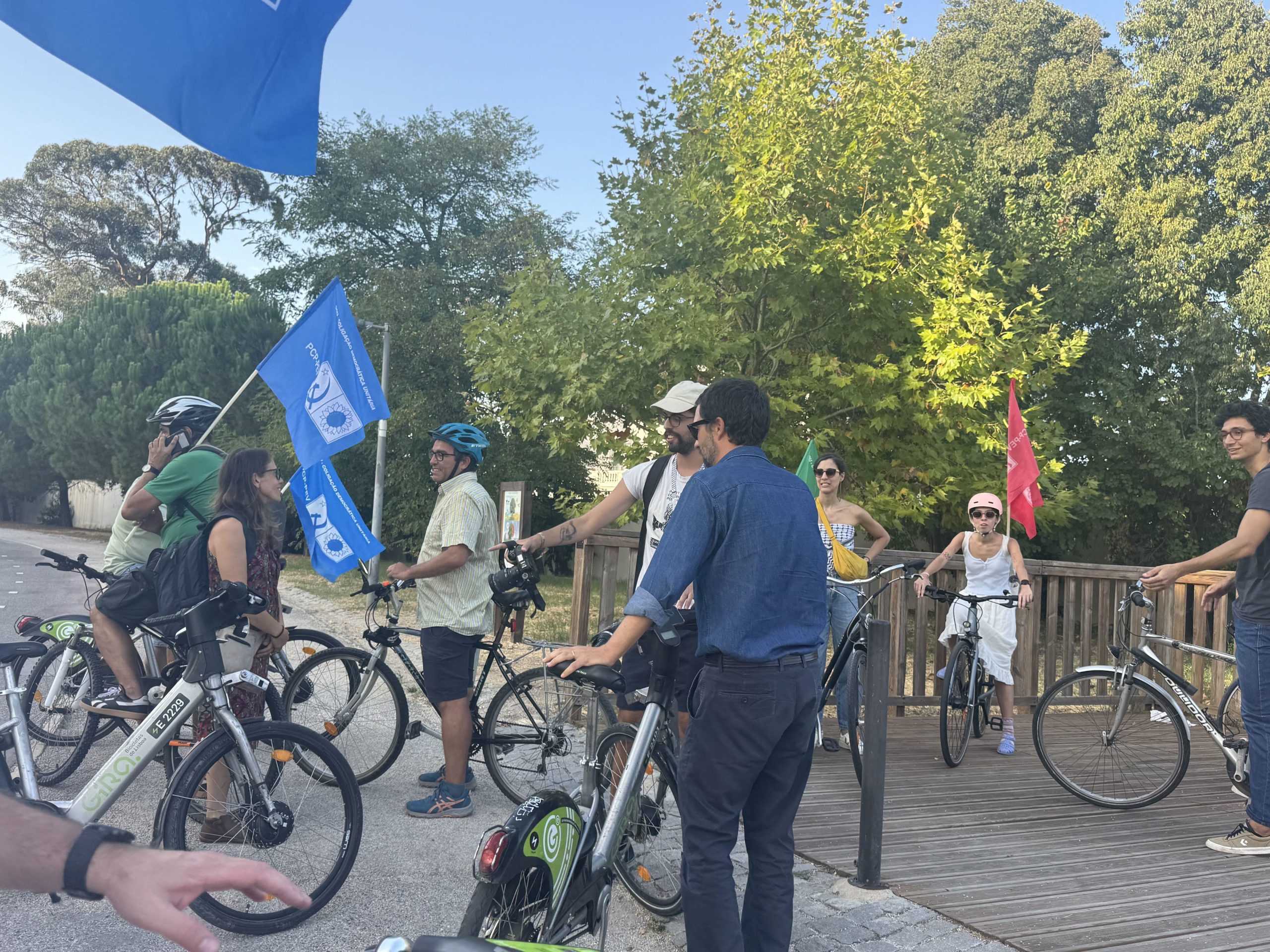 “Numa zona sem árvores, o caminho foi reduzir em vez de aumentar”: João Ferreira quer mais árvores, ciclovias e transporte público em Lisboa