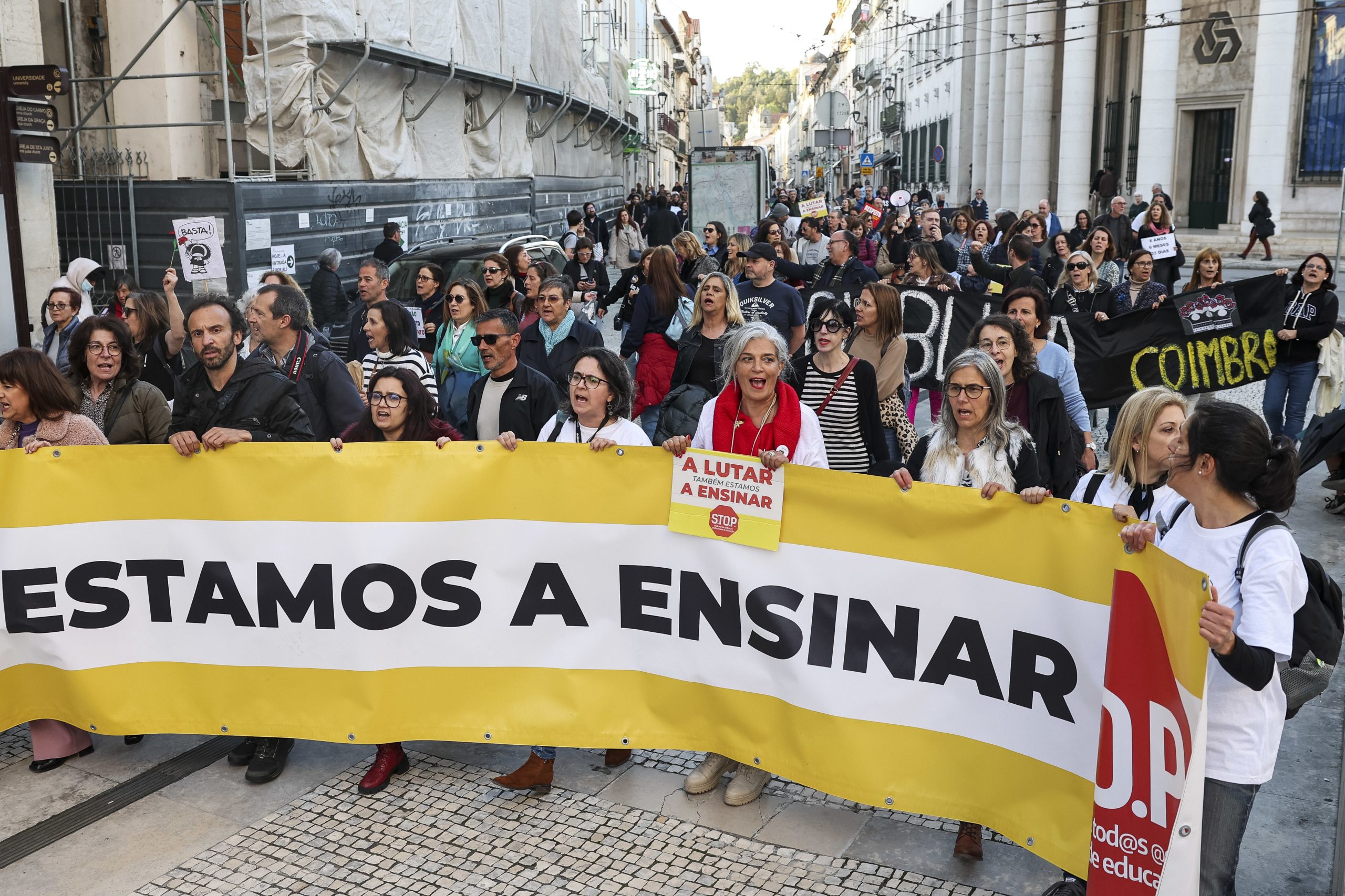 Professores em greve nacional pela recuperação de tempo de serviço congelado