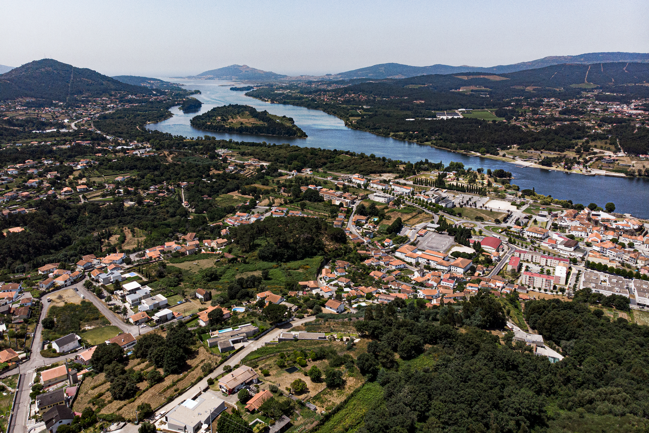 Impossível descer este rio e não ter vontade de comprar uma ilha (e até há ilhas à venda no Rio Minho)