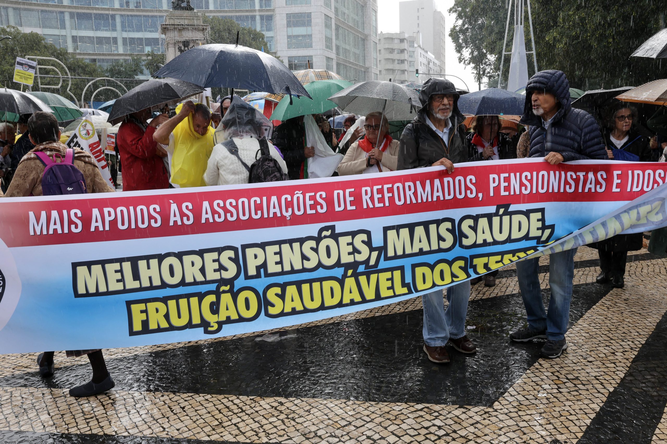 Reformados marcham em Lisboa para exigir aumento mínimo de 70 euros nas pensões