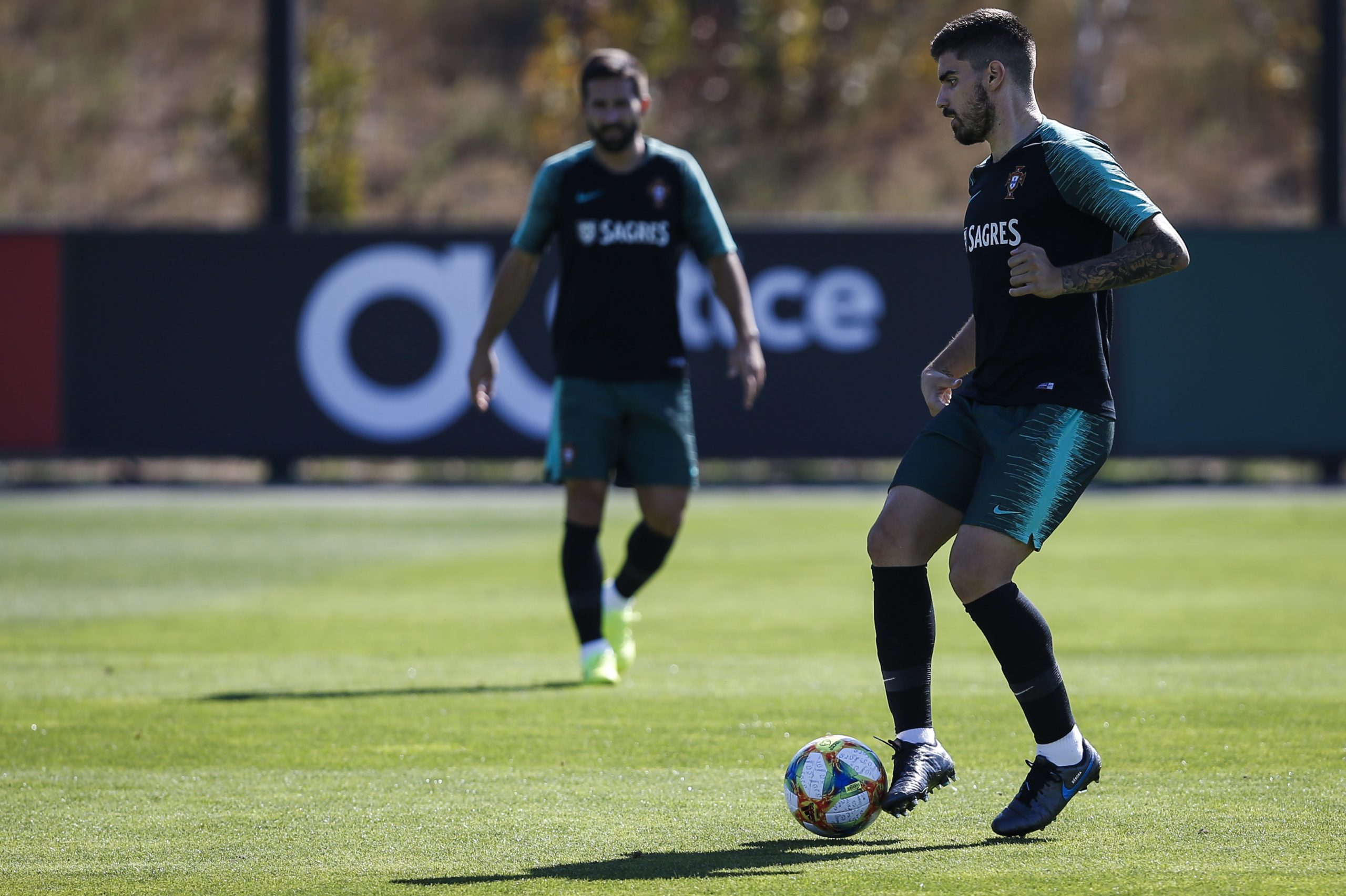 Rúben Neves e João Félix titulares frente à Lituânia da fase de qualificação para o Euro2020