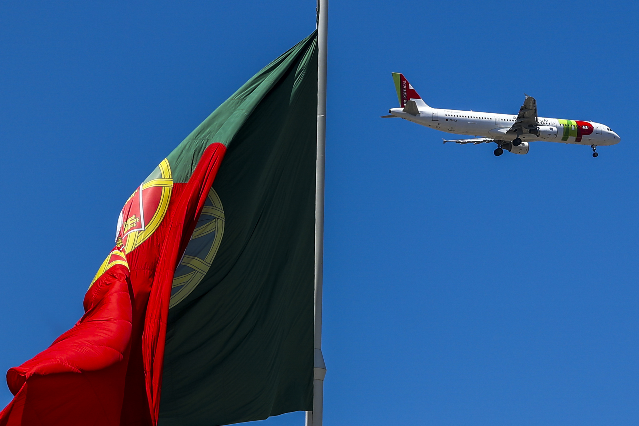 Uma viagem pode pagar uma missão solidária se doar as suas milhas