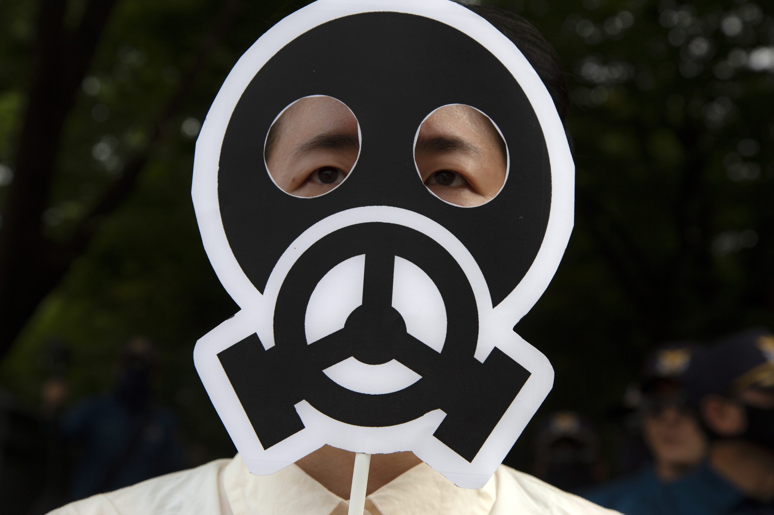Manifestantes em Seul contestam descarga de água da central nuclear de Fukushima