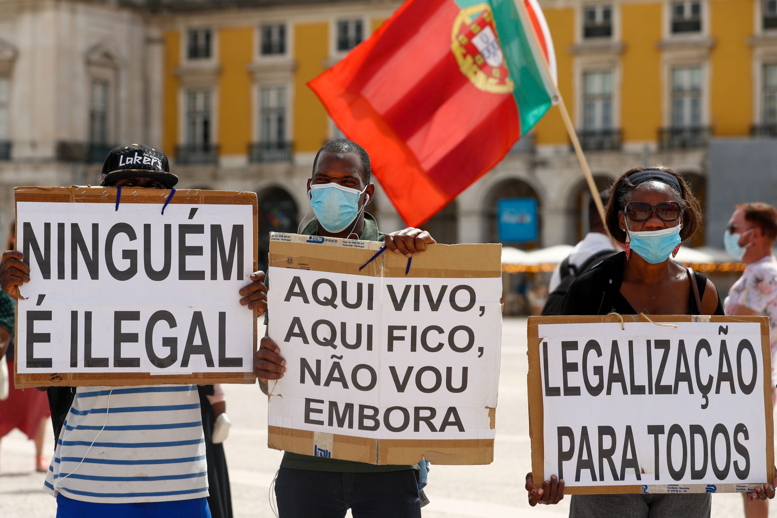 Associação de imigrantes acusa governo de ceder ao Chega