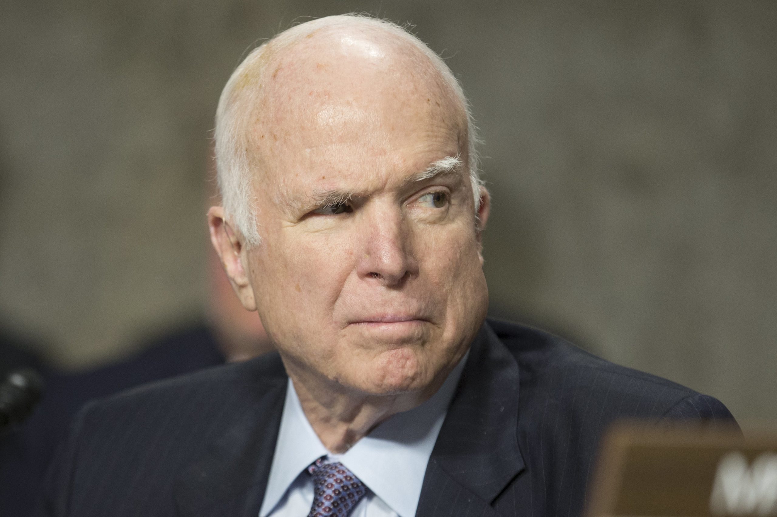 Senador John McCain contra candidata para chefiar a CIA