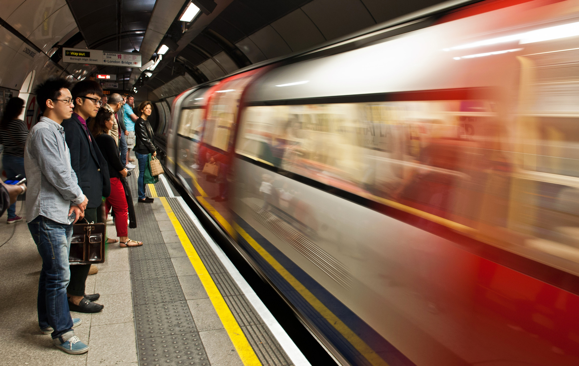 Ingestão de drogas causou morte de sem abrigo português encontrado no metro de Londres