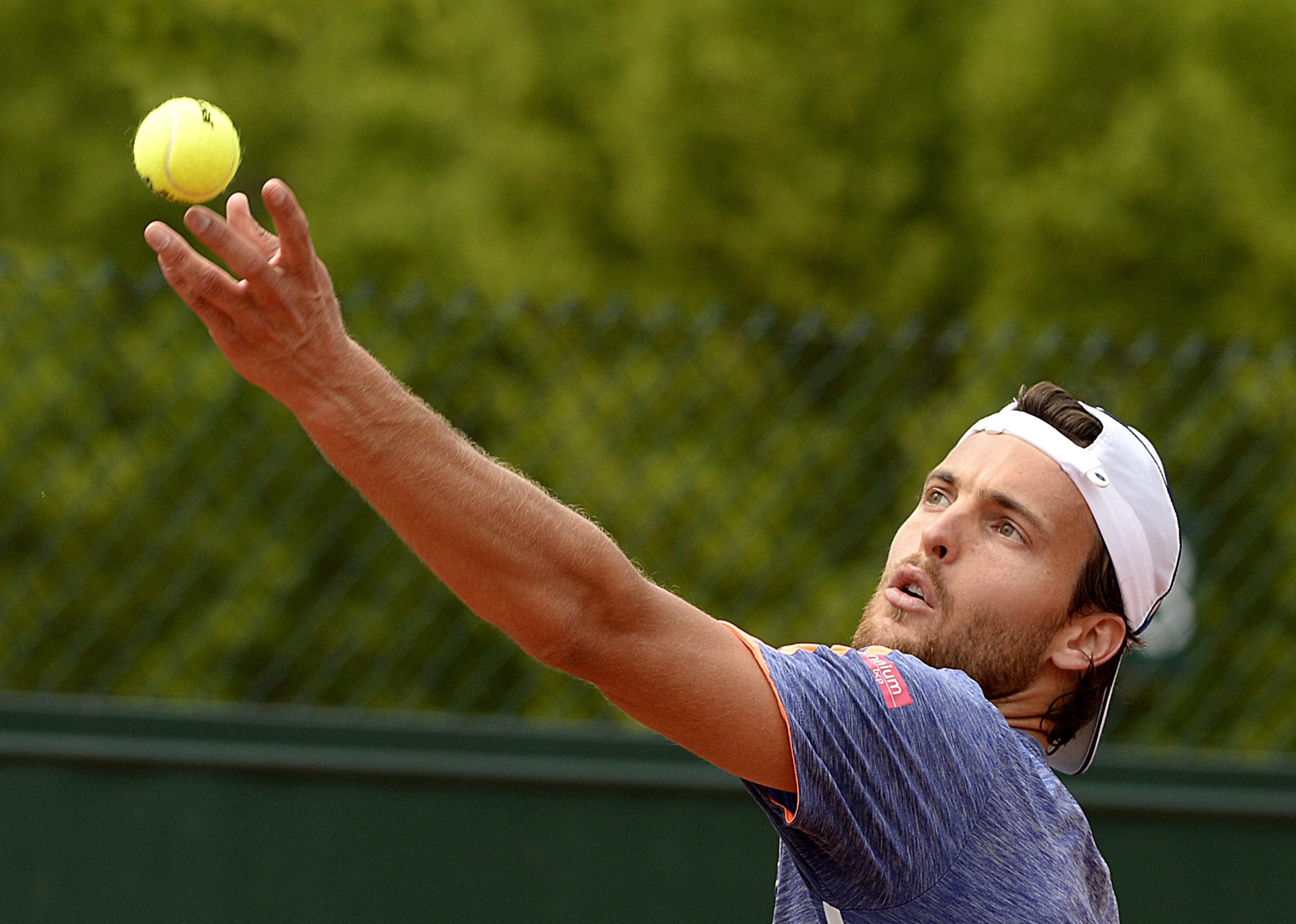Roland Garros: João Sousa eliminado na estreia por Carreño Busta