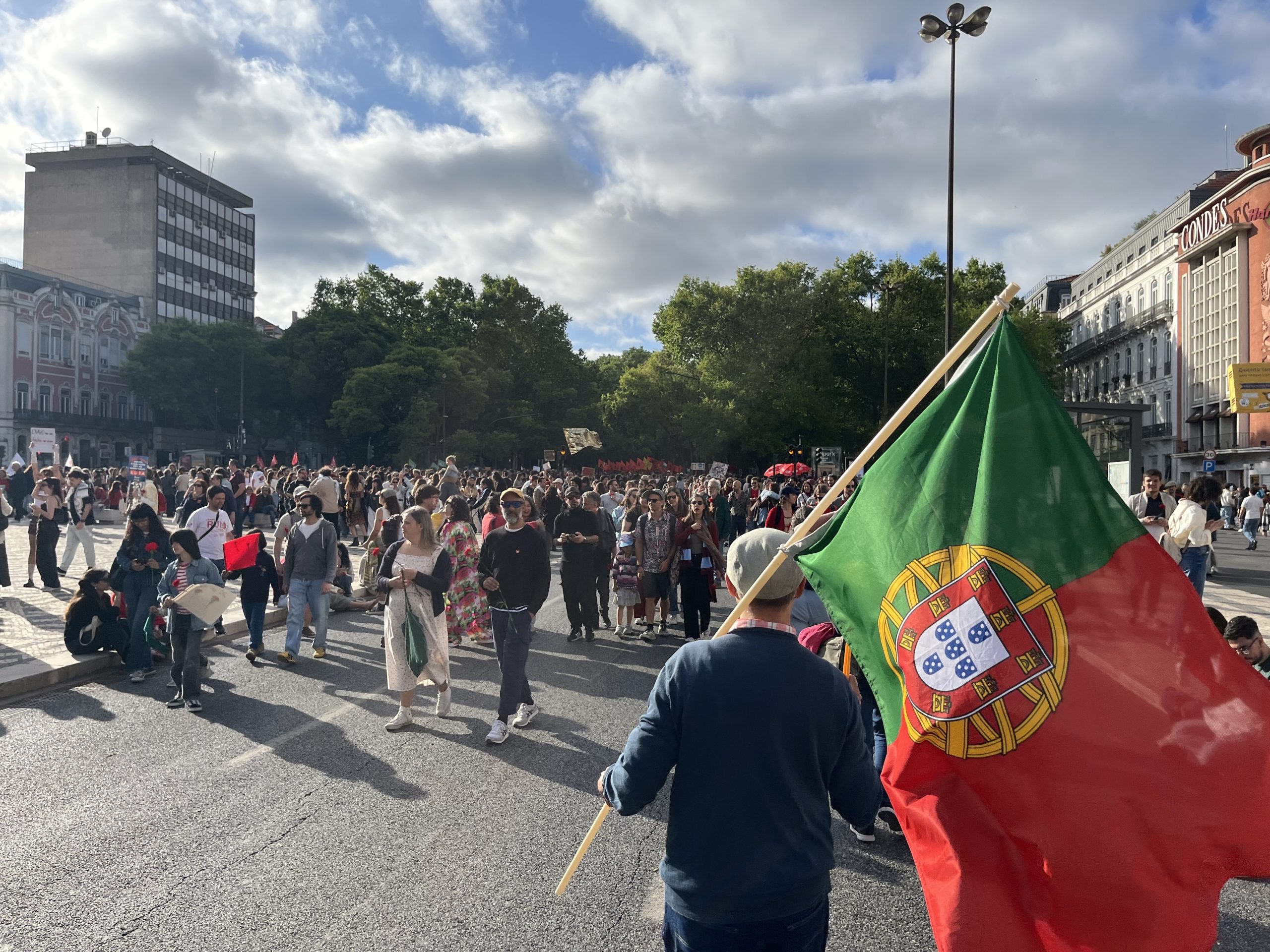 “Pedem-nos luto, mas nós estamos na luta”