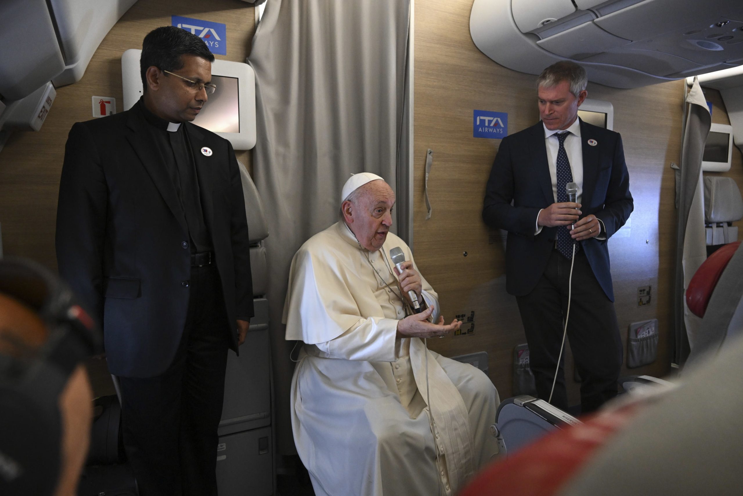 Papa diz que se referia ao legado cultural quando elogiou “Grande Rússia”