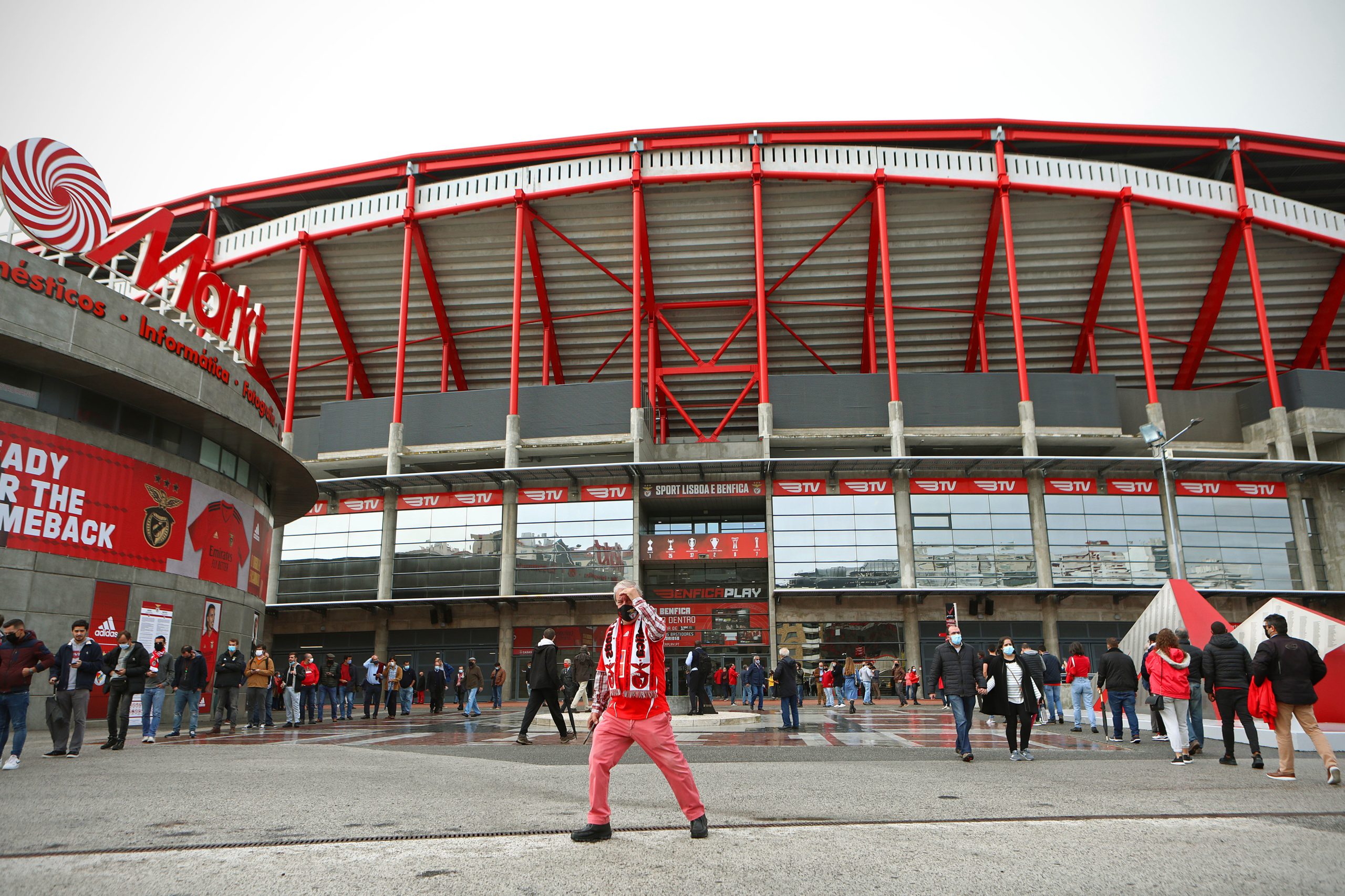 Câmara de Lisboa não cobra IMI a Benfica e Sporting por estádios
