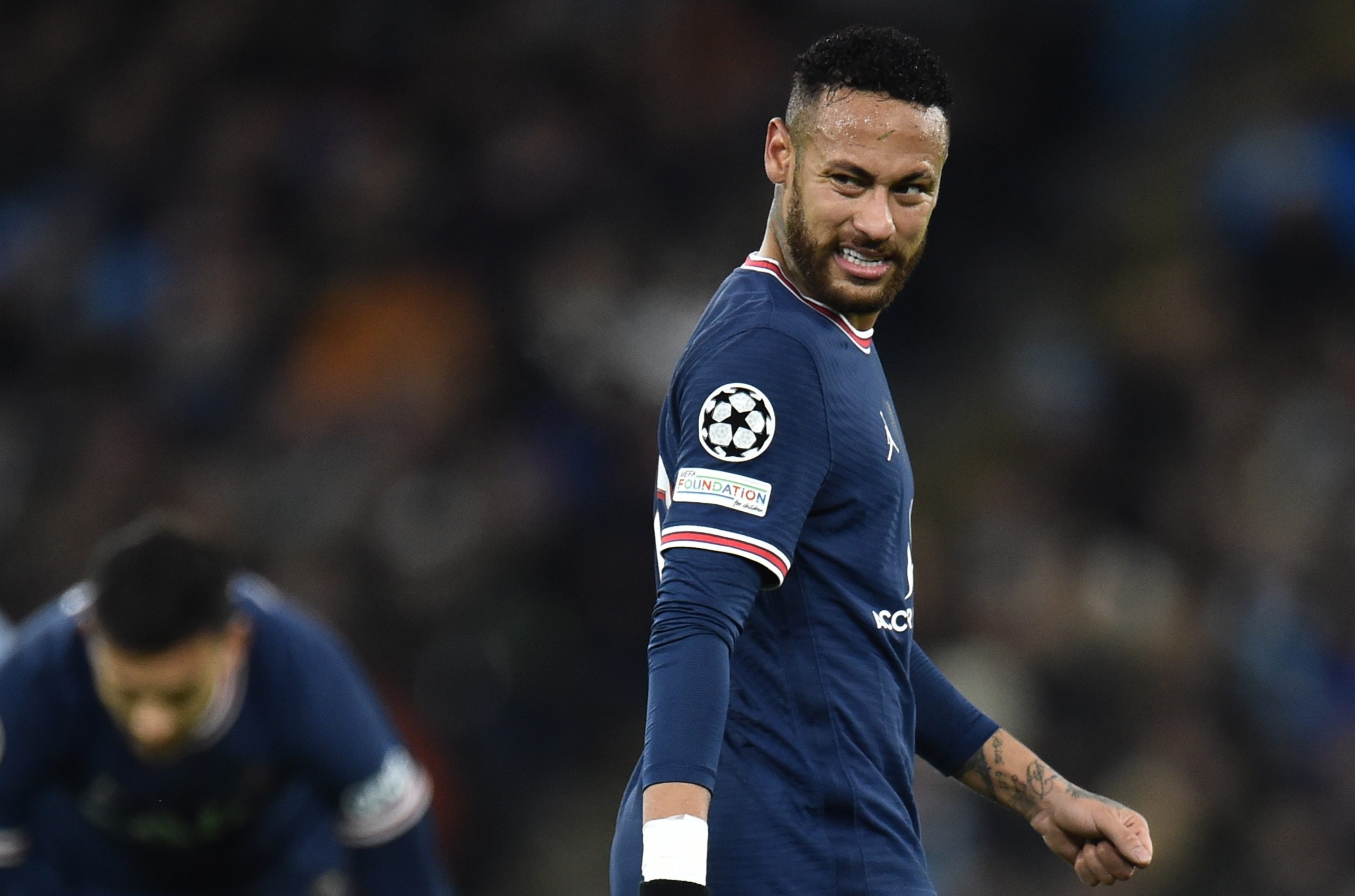 Neymar fora dos relvados entre seis e oito semanas devido a lesão