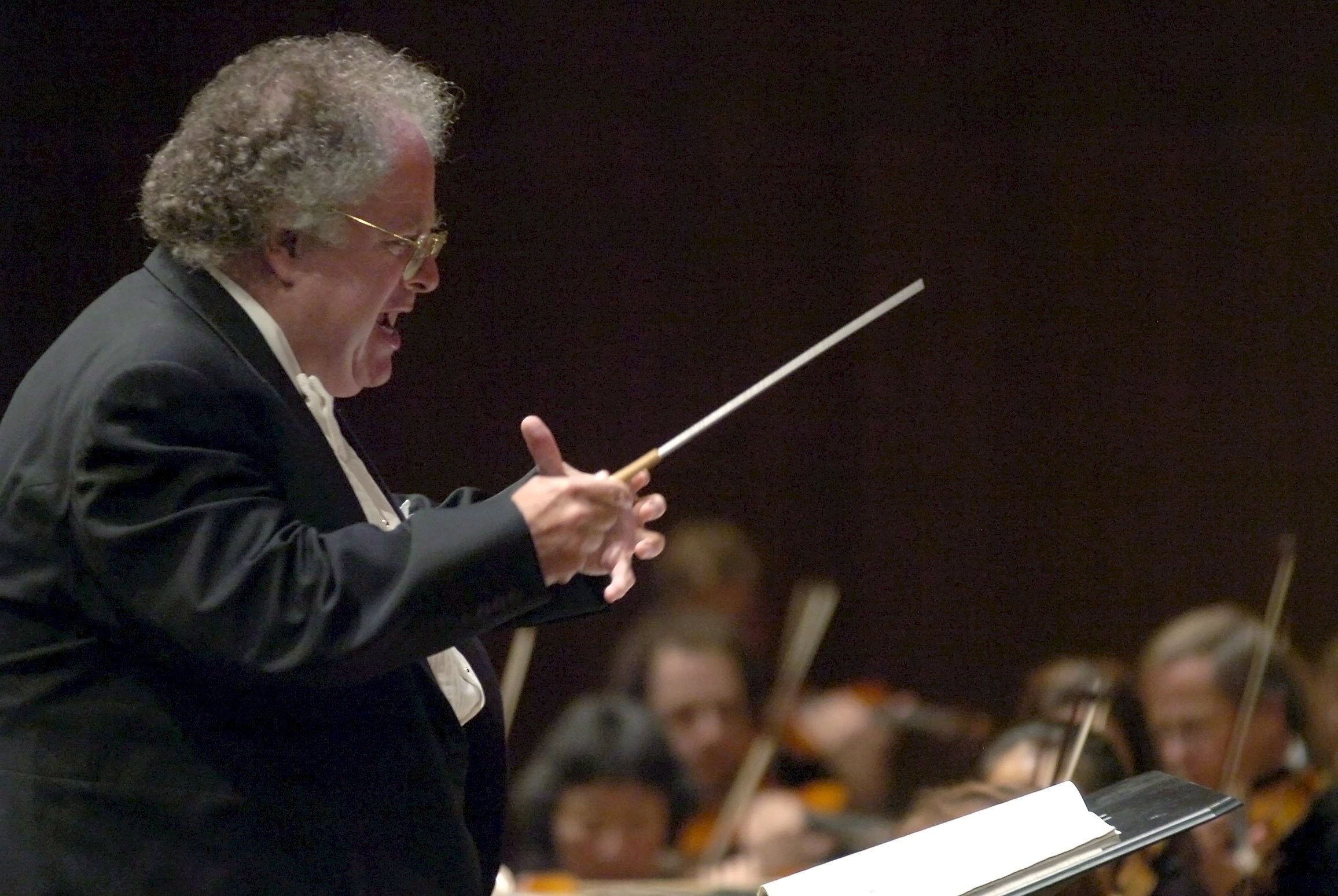 Atuações do maestro James Levine retiradas da rádio da Metropolitan Opera após escândalo sexual