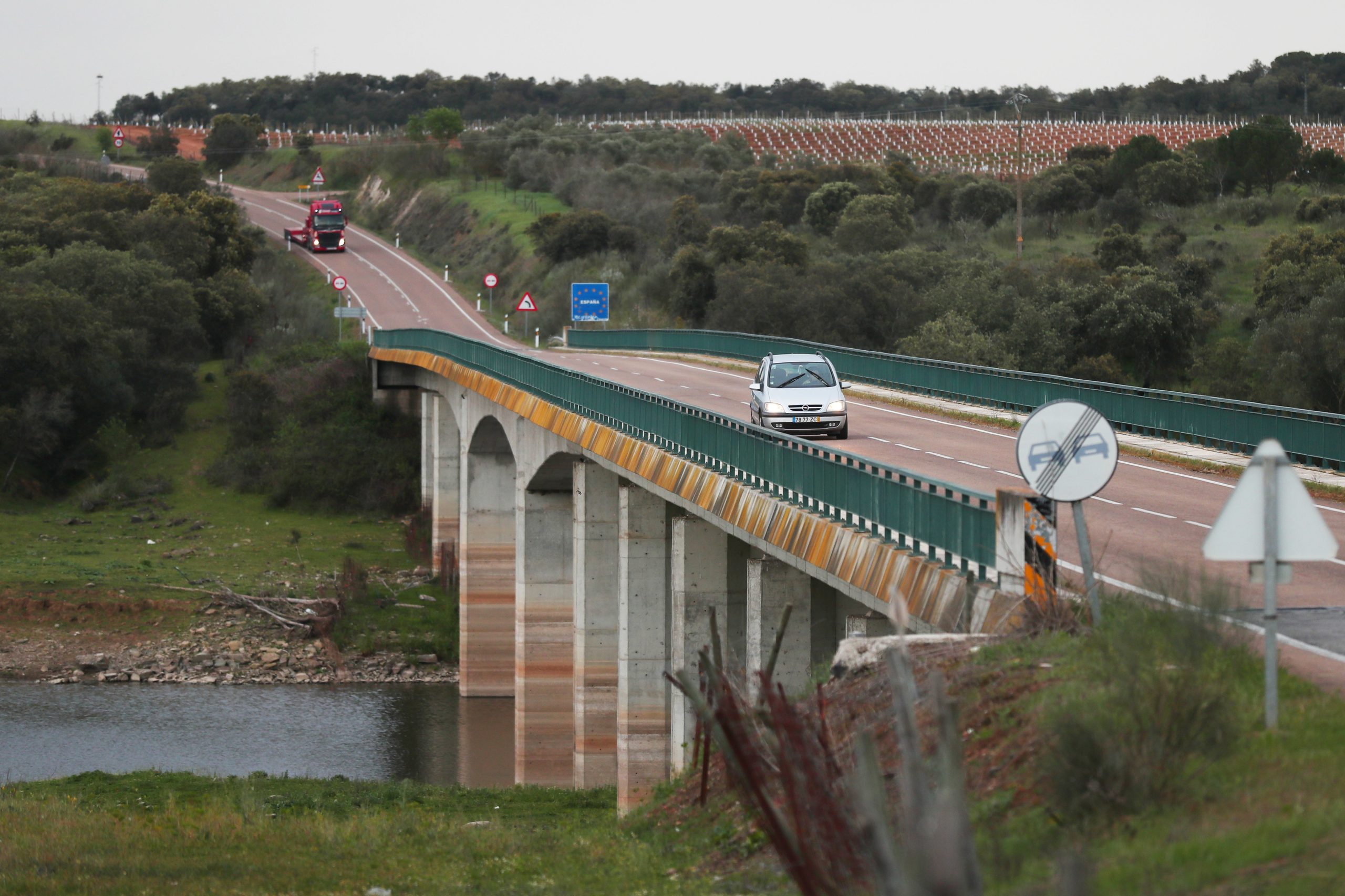 Emigrantes querem passar o verão em Portugal e estão a optar pelas entradas terrestres