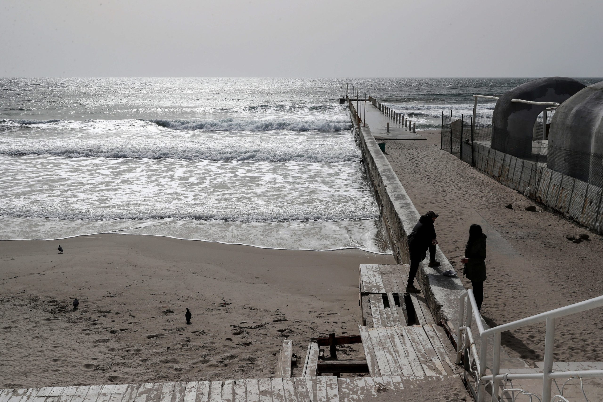 Praias reabrem em Odessa, mas sob fortes medidas de segurança