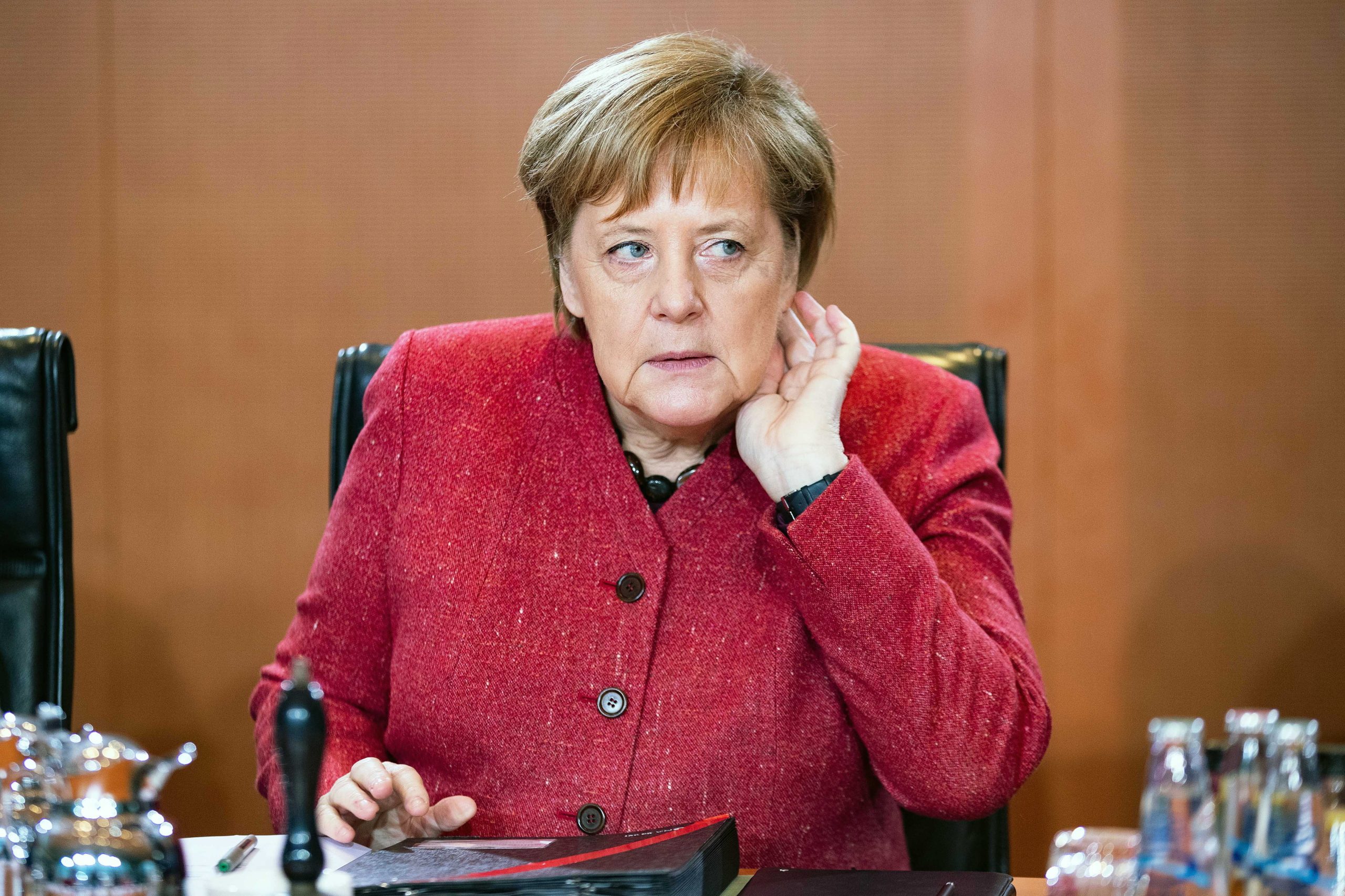 Angela Merkel inicia visita de dois dias à Grécia