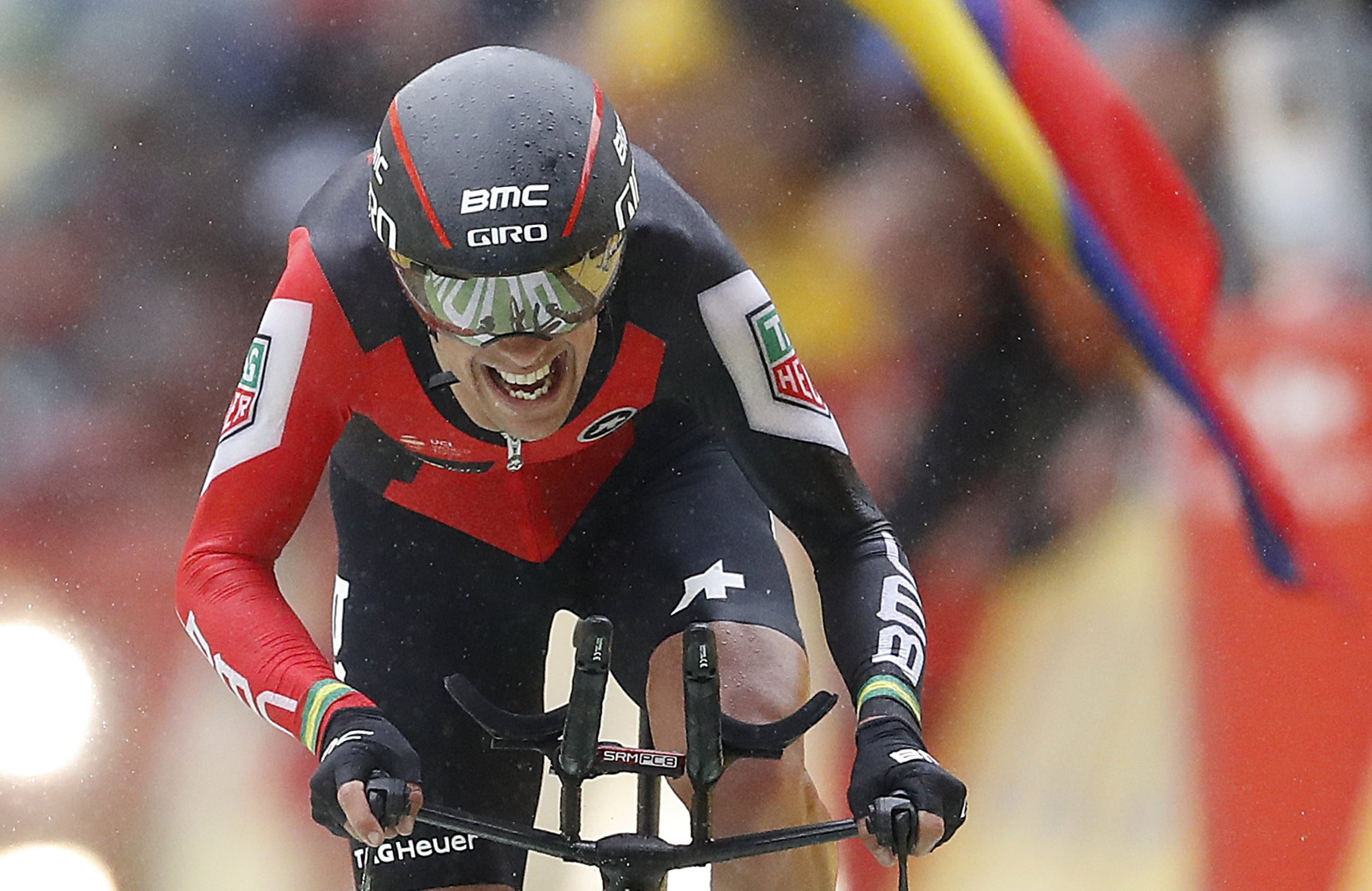 Volta a França: Richie Porte abandona após queda aparatosa na última grande descida