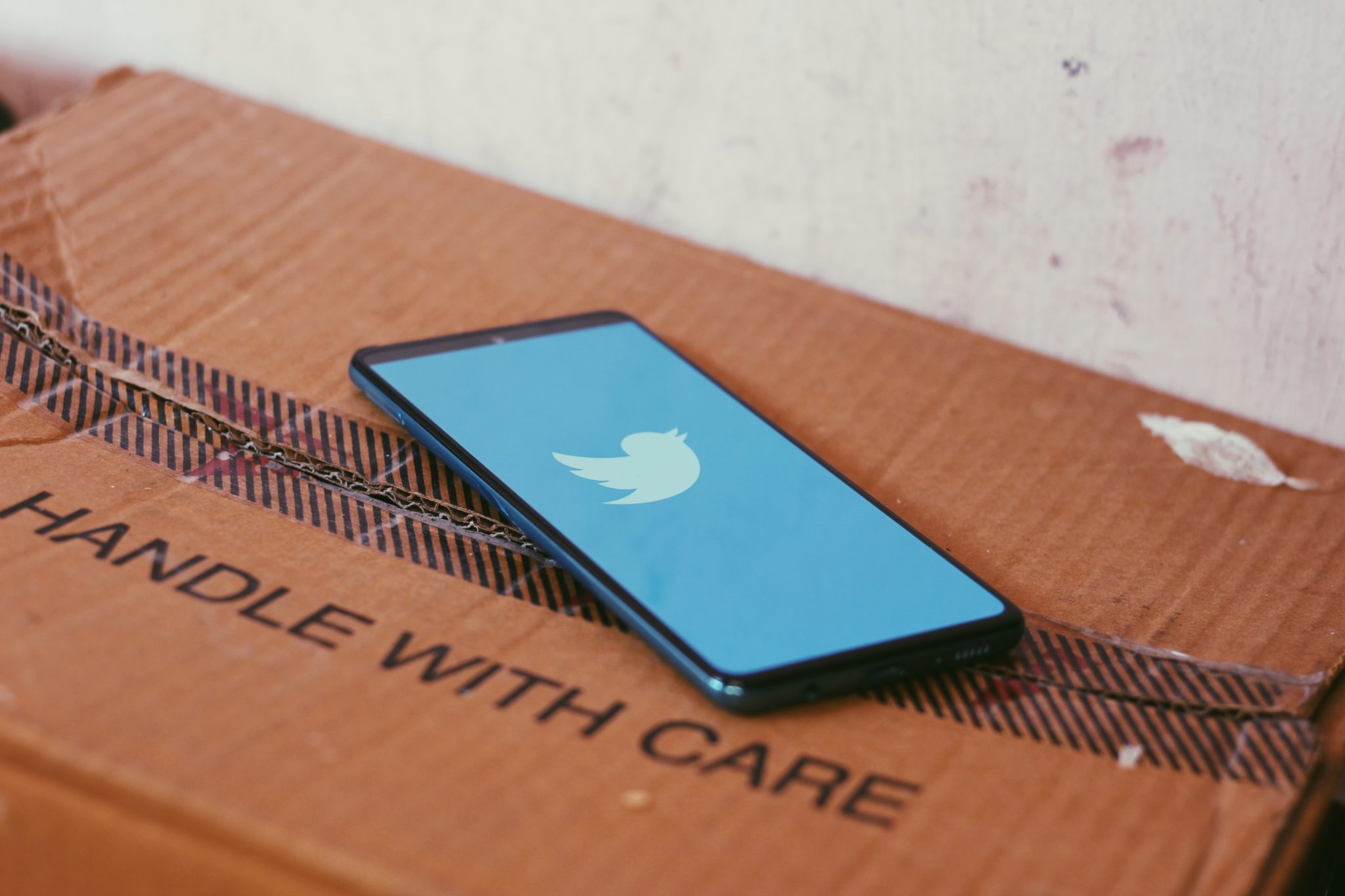 Musk quer rasgar acordo, o Twitter quer continuar. Afinal, em que pé está o negócio?