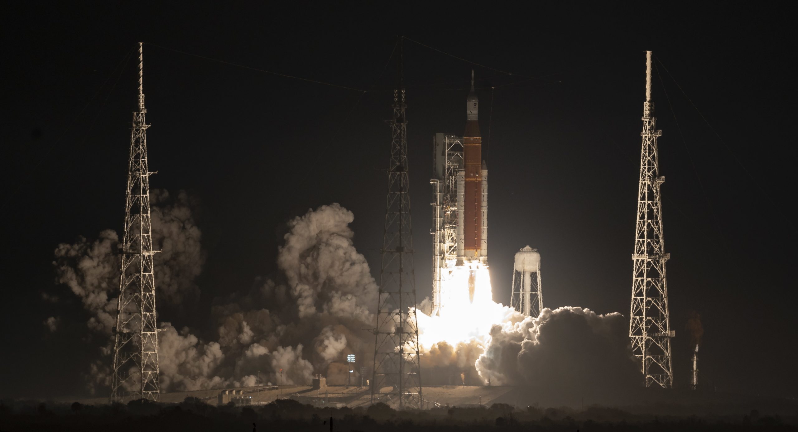 Estados Unidos lançam foguetão lunar 50 anos depois do programa Apollo