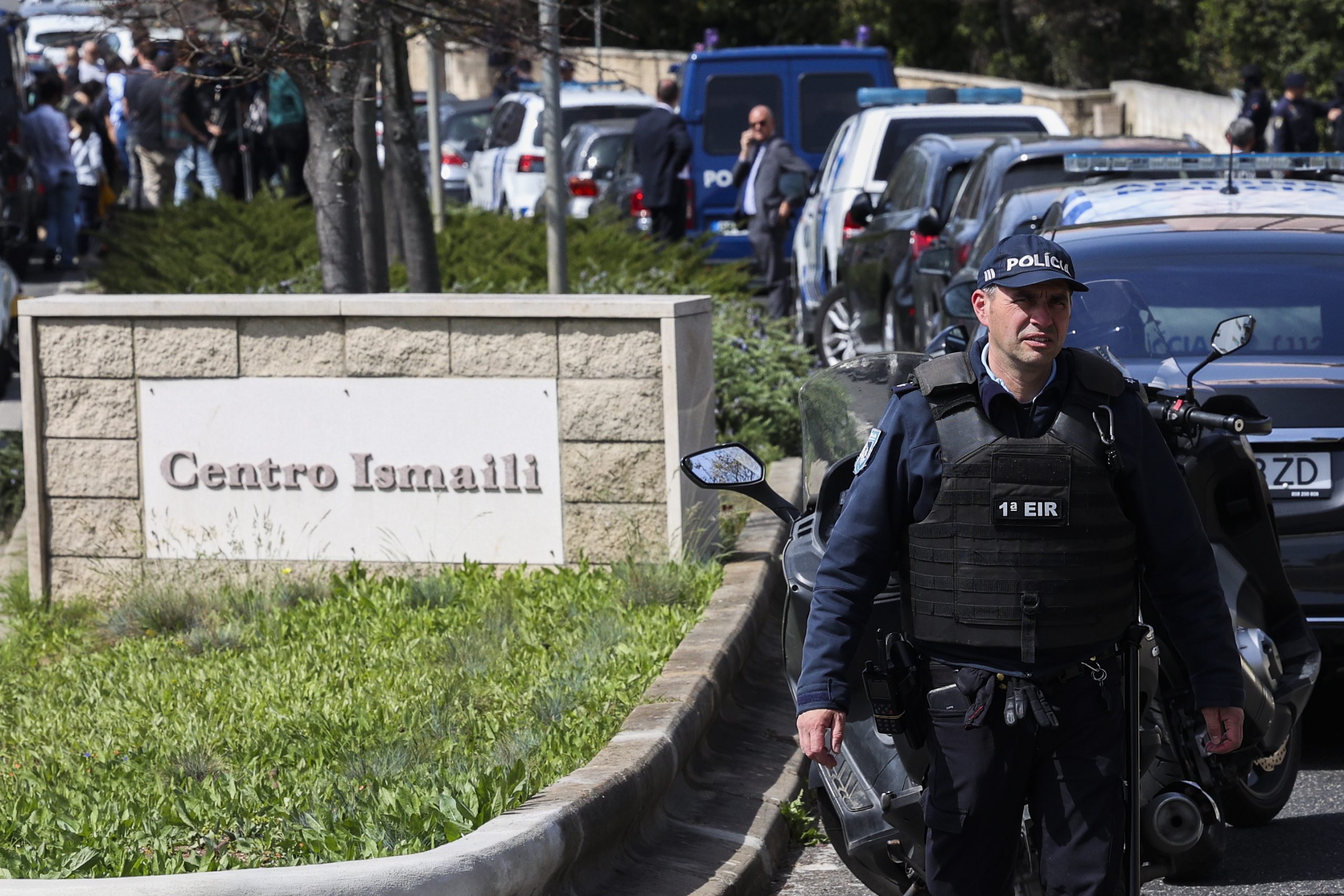 Acusado da morte de duas mulheres no Centro Ismaili diz que uma delas o esfaqueou