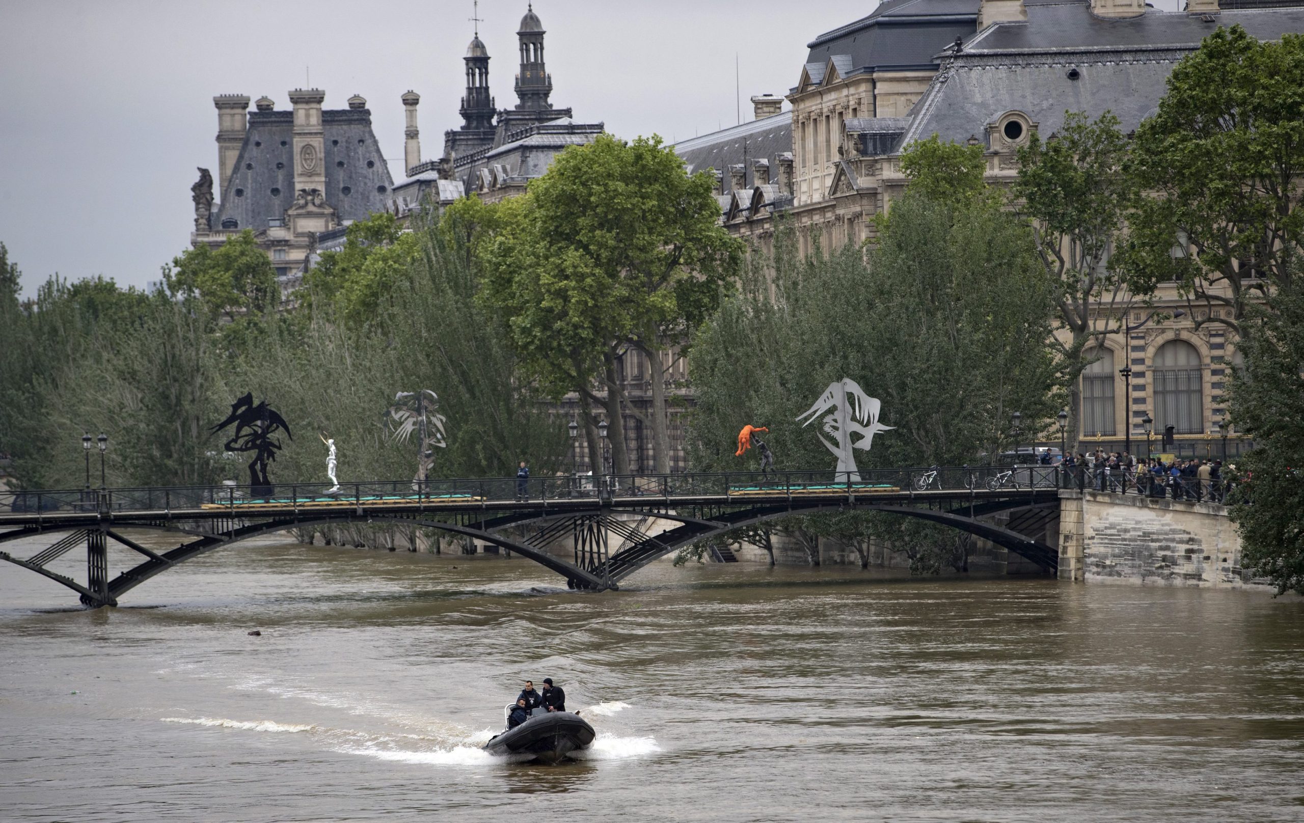 Nadar no Sena: Paris vai gastar 1,4 mil milhões a limpar o rio para os Jogos Olímpicos de 2024