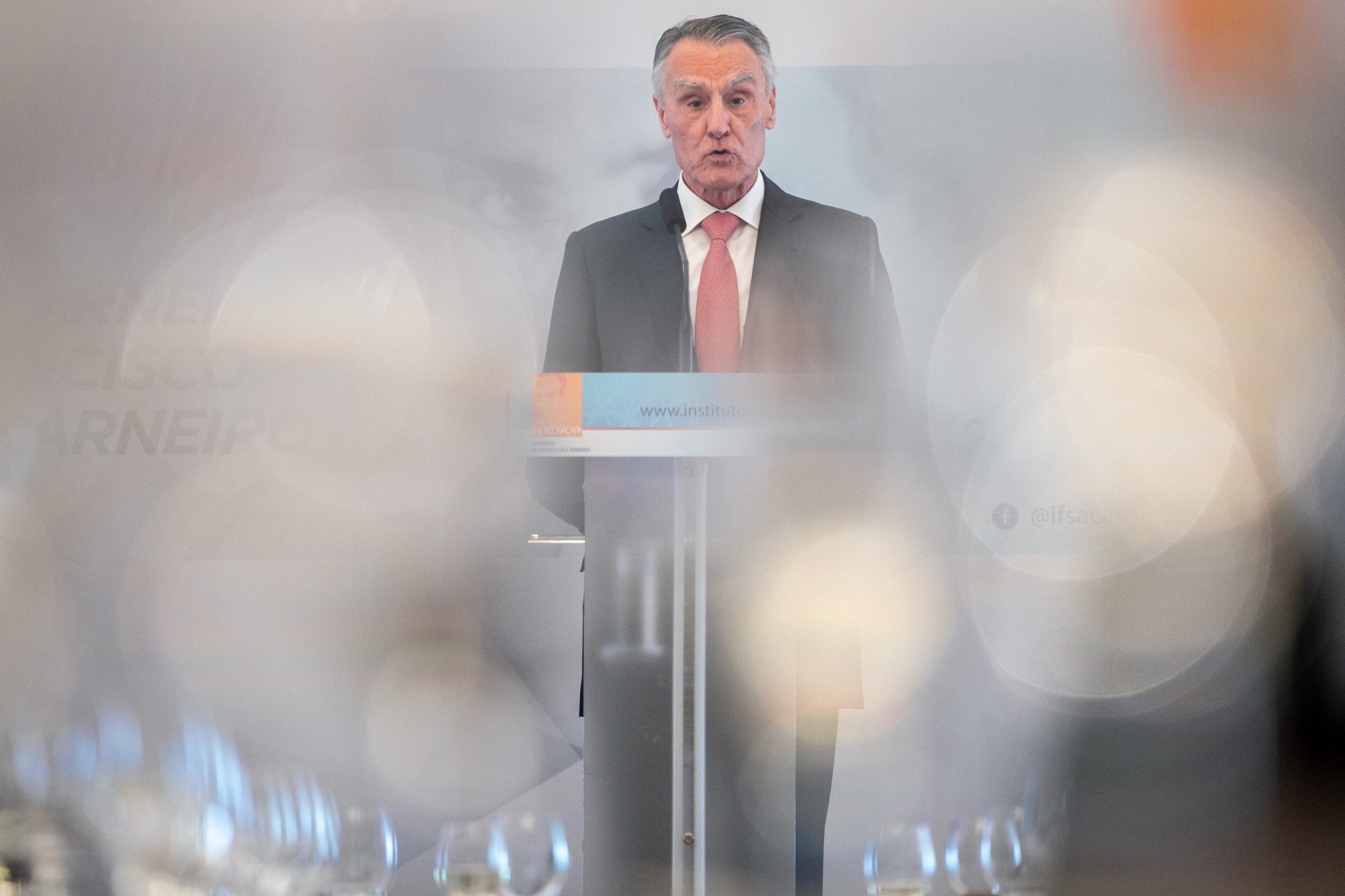 Cavaco alerta para “democracia amordaçada” e aponta “vergonha” com números da pandemia
