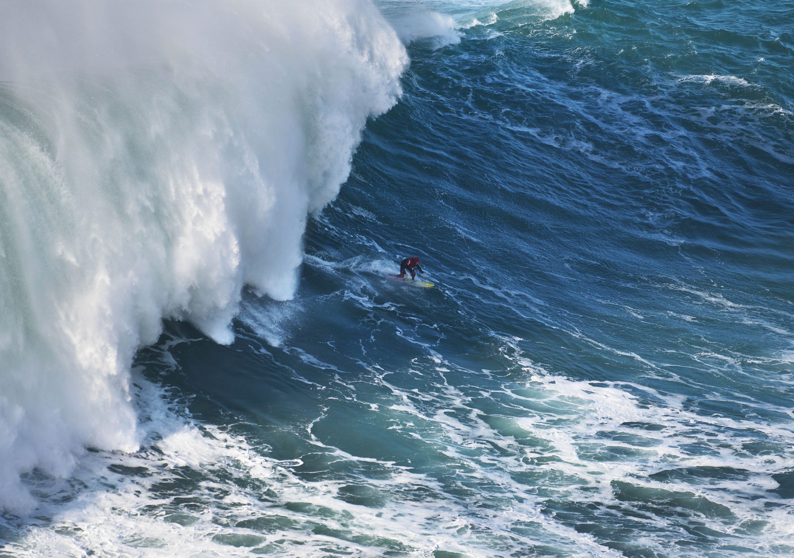 Maior onda do mundo atrai turistas à Nazaré há cinco anos