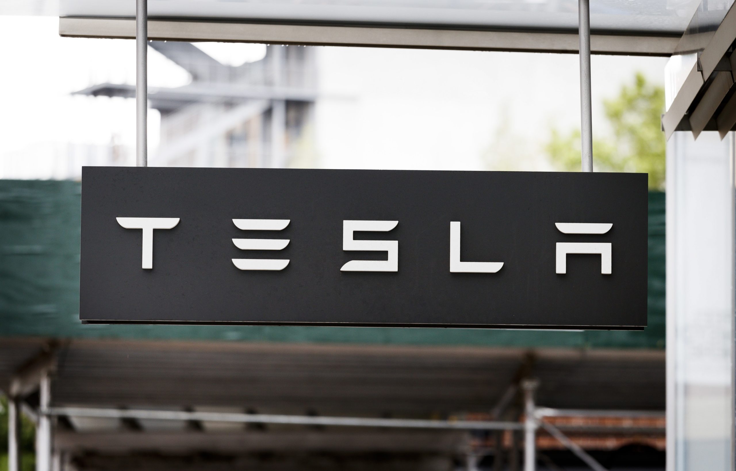 Administração da Tesla cria comité especial para estudar saída de bolsa