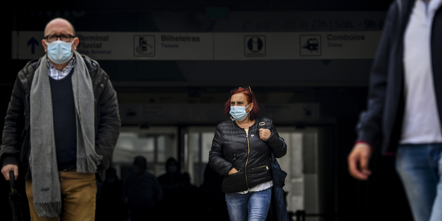 Máscaras passam a ser opcionais na rua — mas DGS recomenda-as junto de aglomerados