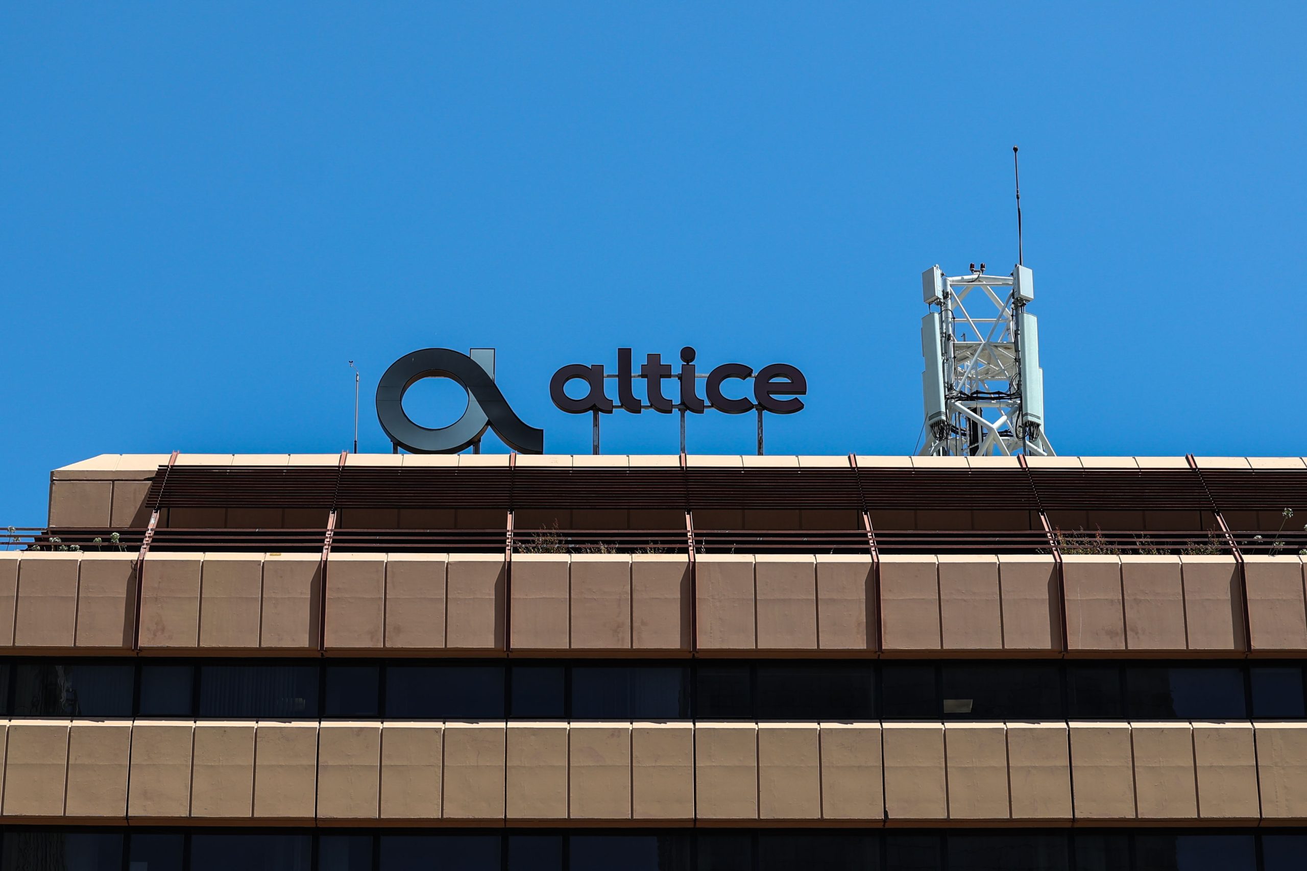 Anacom dá seis meses à Altice/Meo para ‘abrir’ rede de fibra ótica em 402 freguesias