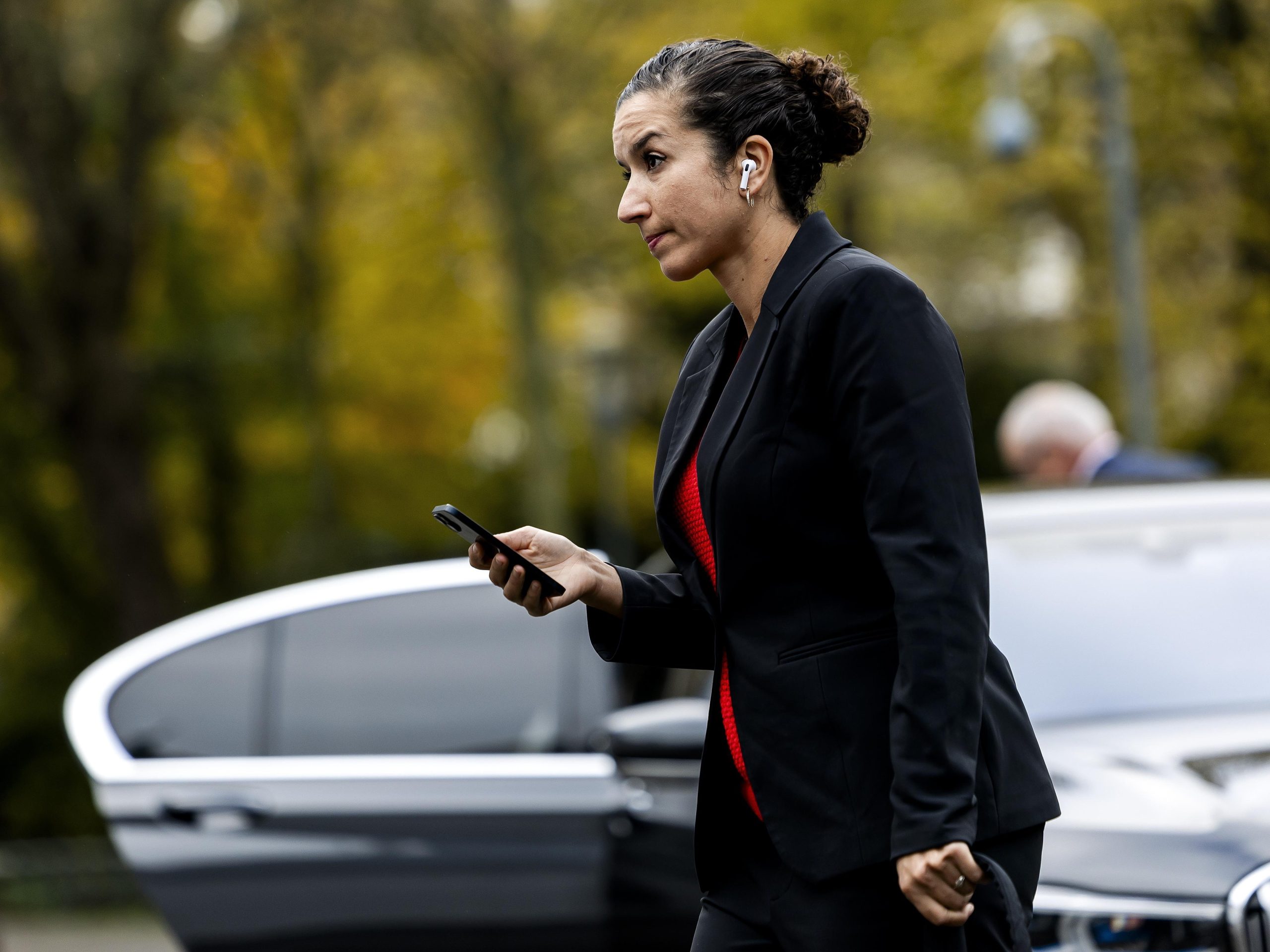 Secretária de Estado demite-se depois de comentários racistas no Governo neerlandês