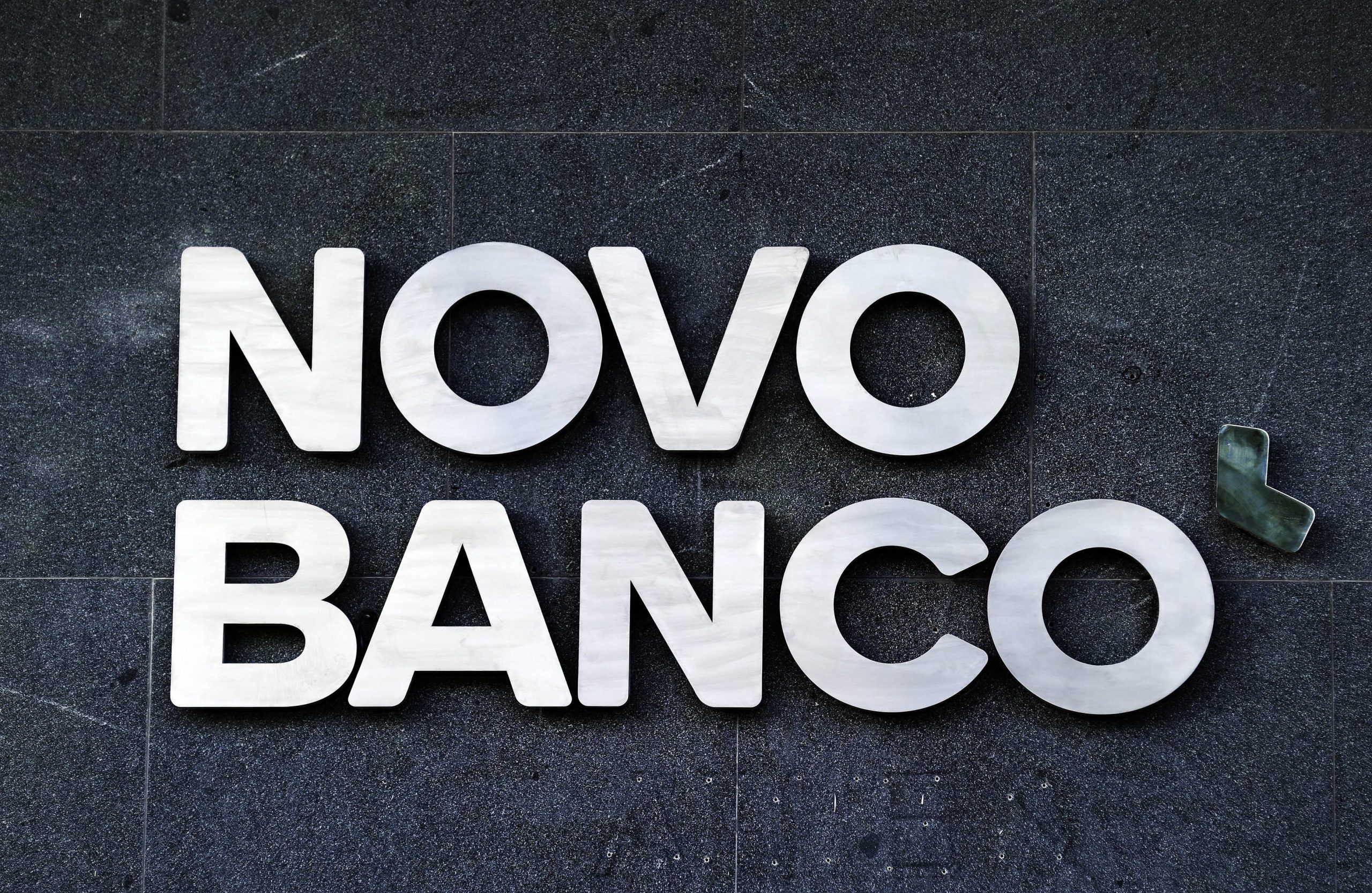 Novo Banco: Parlamento chama Maria Luís Albuquerque, Mário Centeno, Carlos Costa e Fundo de Resolução