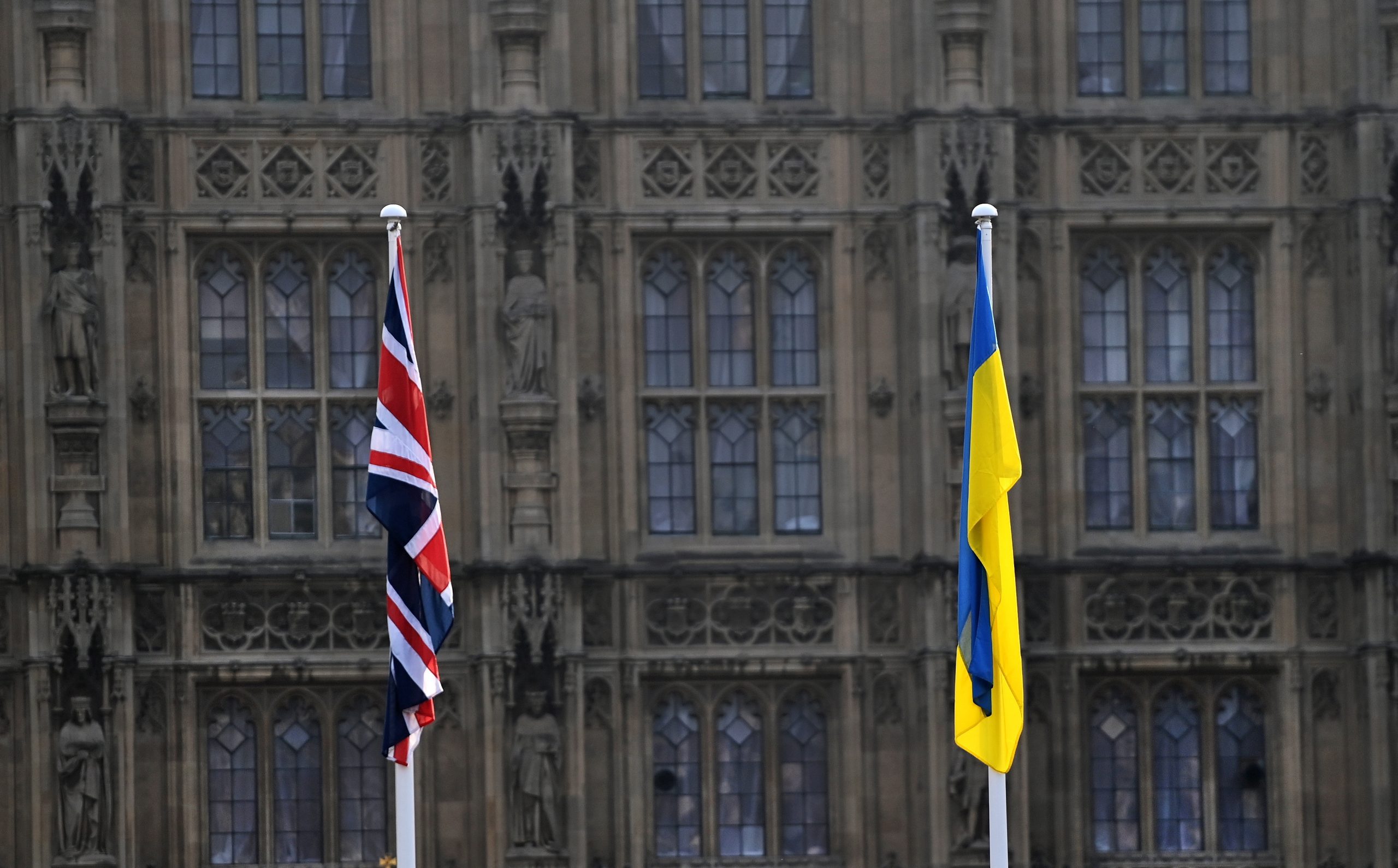 Boris Johnson aborda com Zelensky envio de mais “material defensivo”