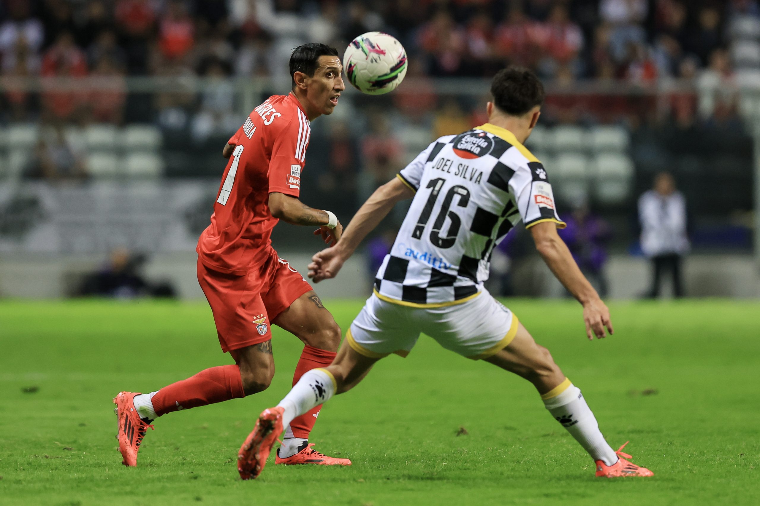 Benfica vence Boavista e isola-se no terceiro lugar da I Liga