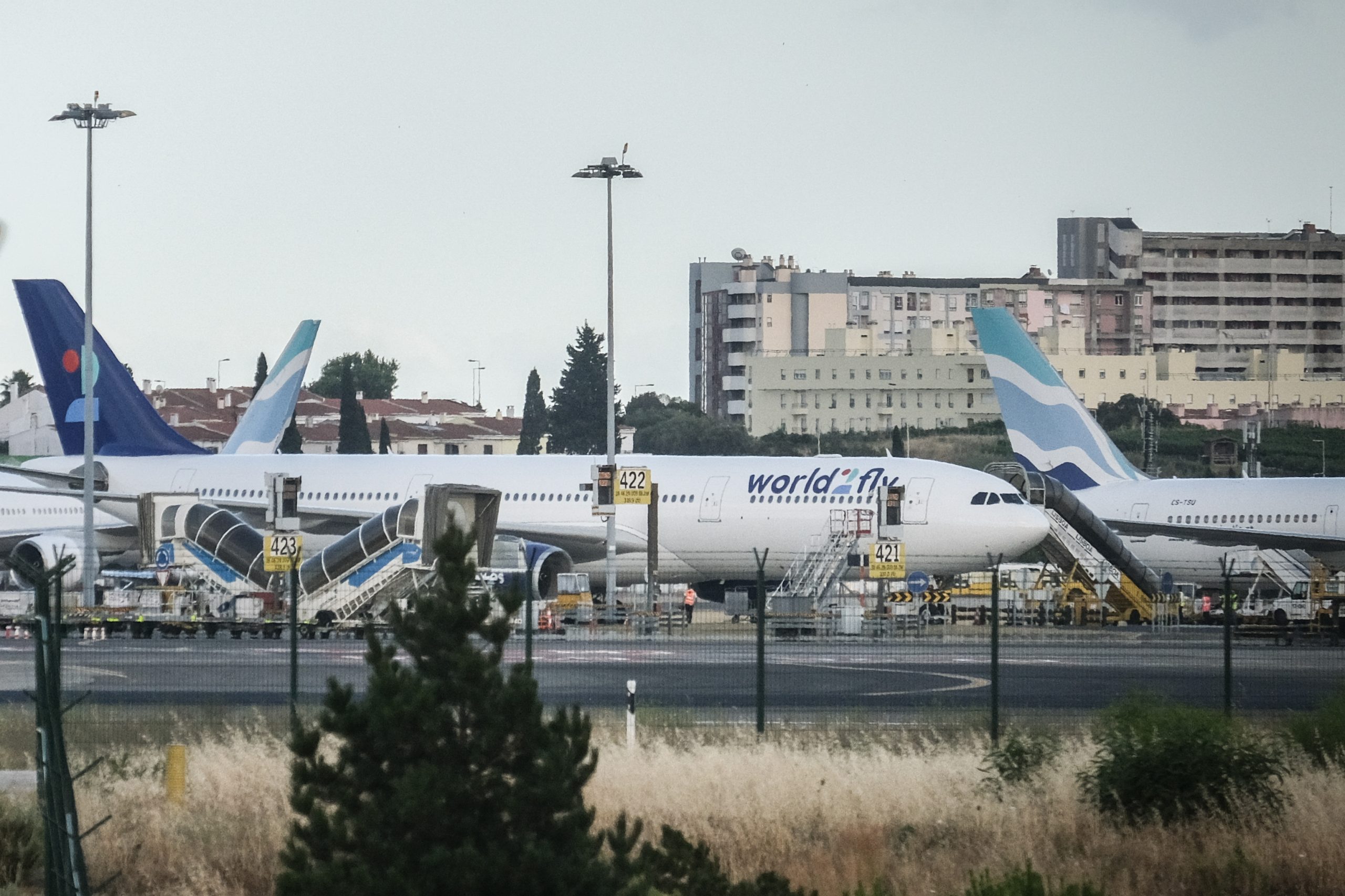 Foco de incêndio no Aeroporto de Lisboa obriga nove aviões a mudar de rota