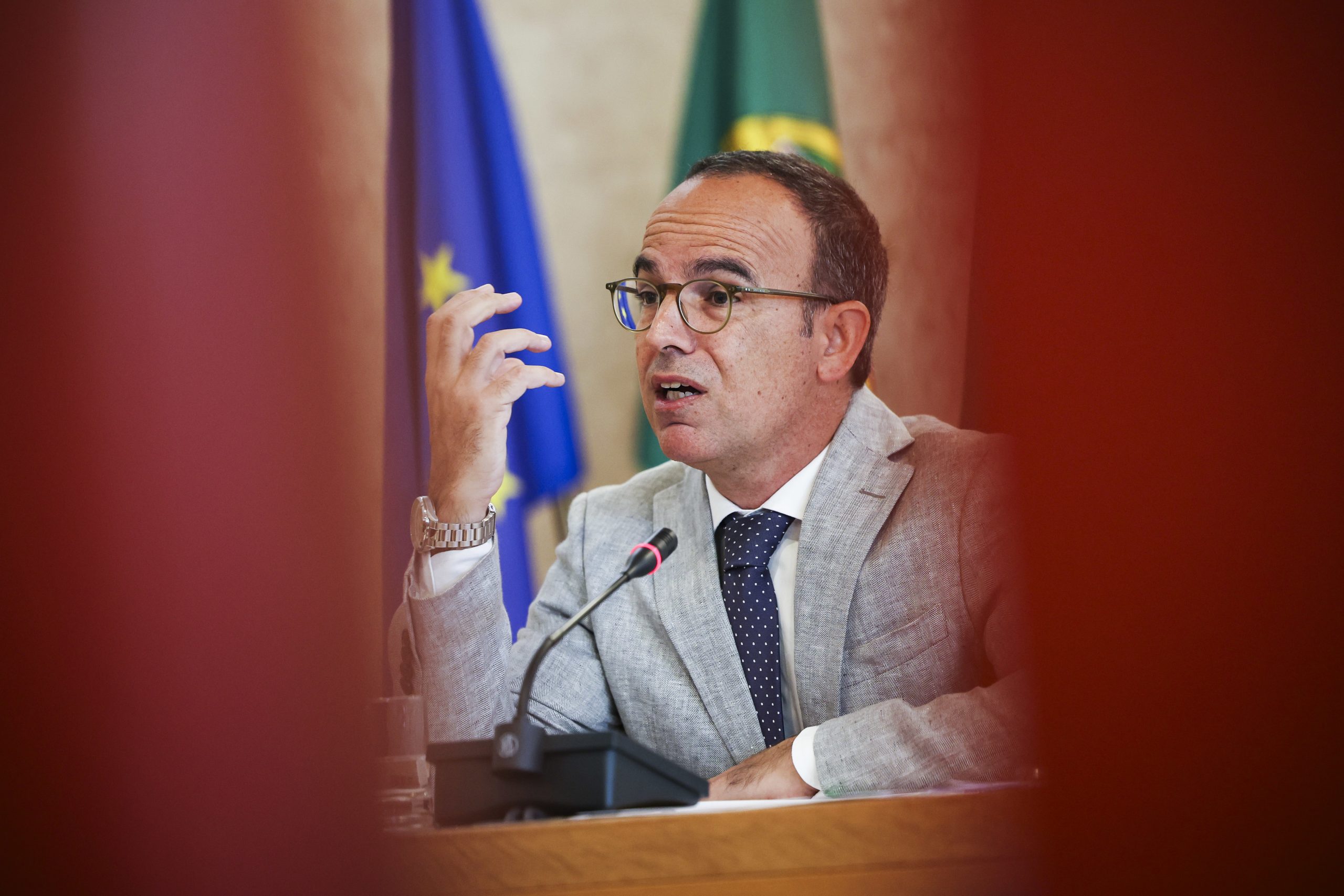Ministro da Cultura mantém críticas à CPI à TAP e recusa “suspender espírito crítico”