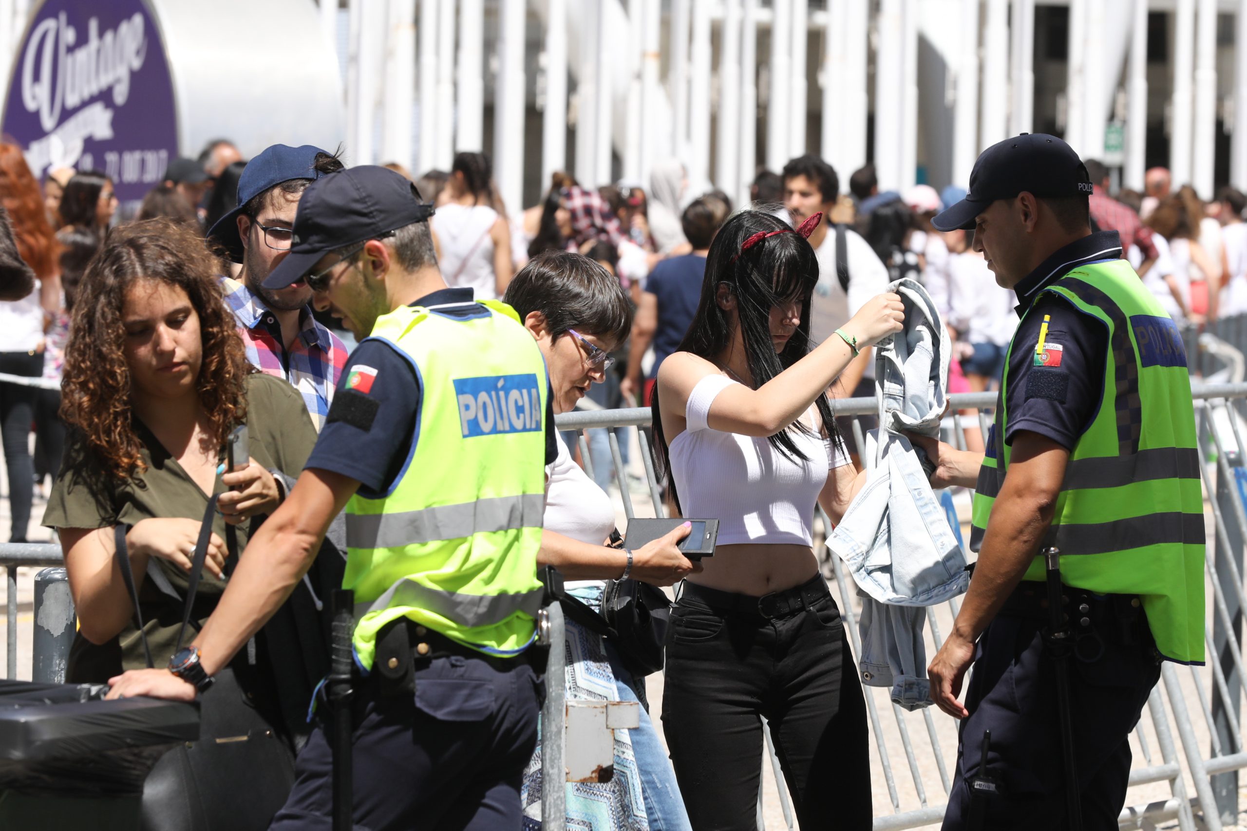 Um “concerto de arrasar”. É o que esperam os fãs de Ariana Grande