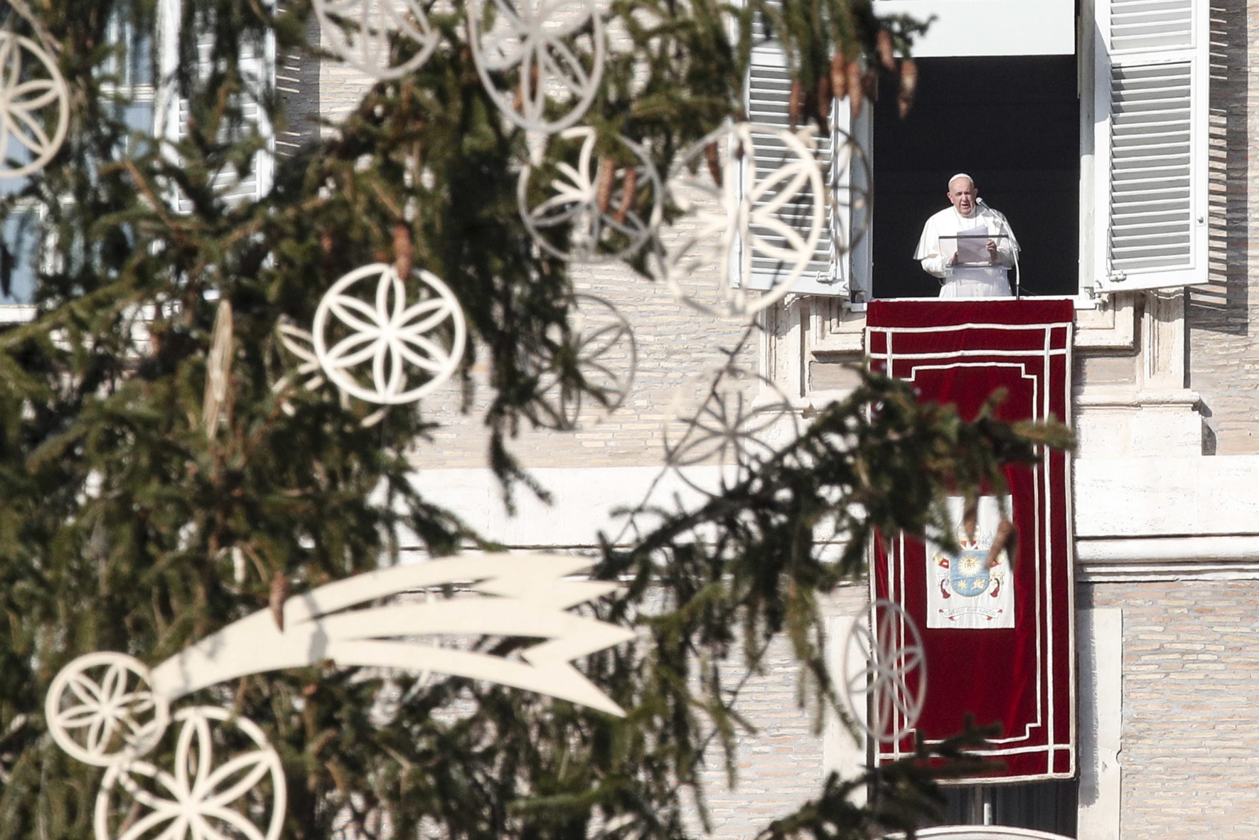 Papa espera visitar em breve o Líbano e pede ajuda para o país