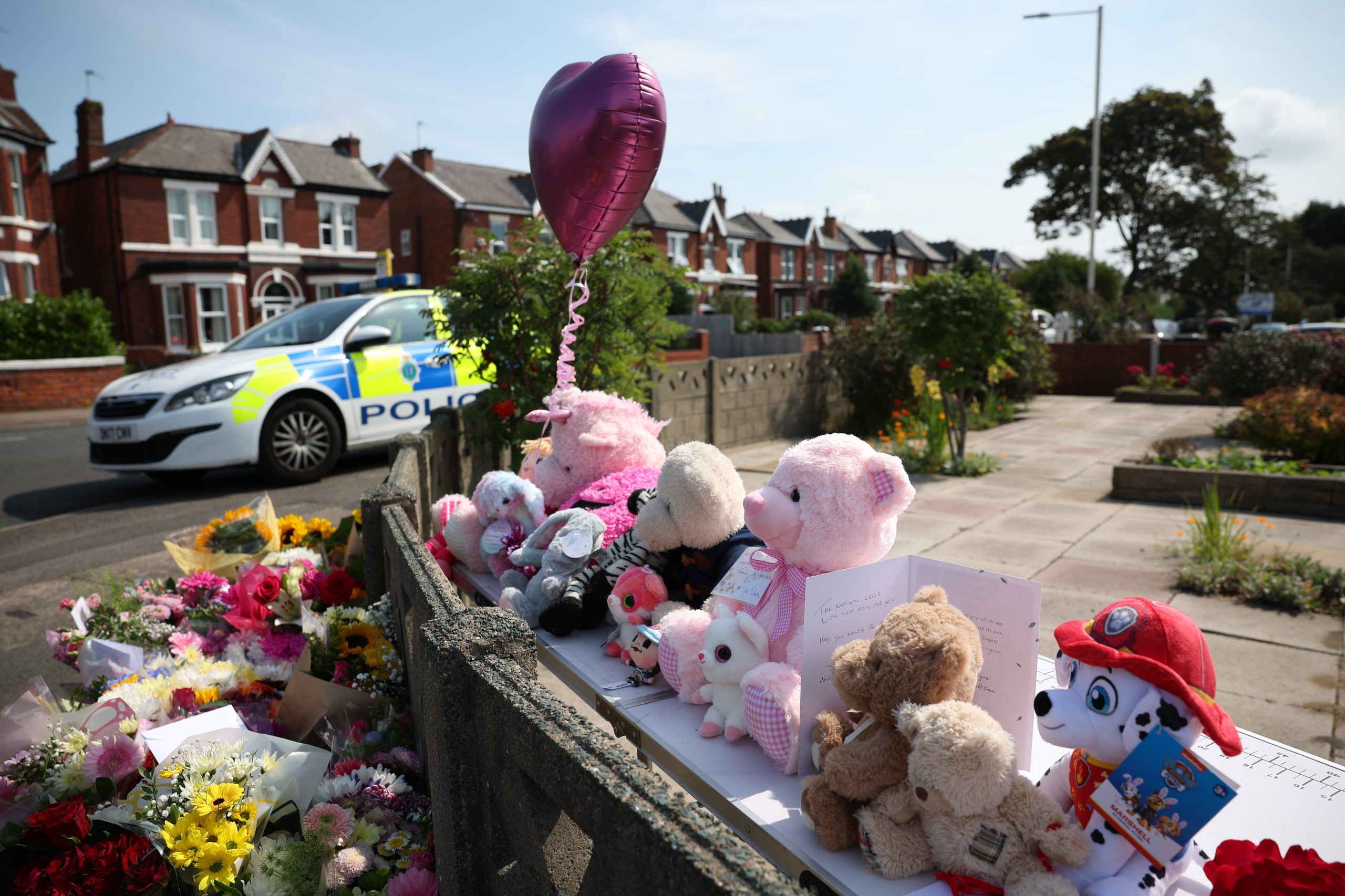 John ouviu gritos e tentou proteger as crianças do ataque em Southport, mas diz que não se considera um herói