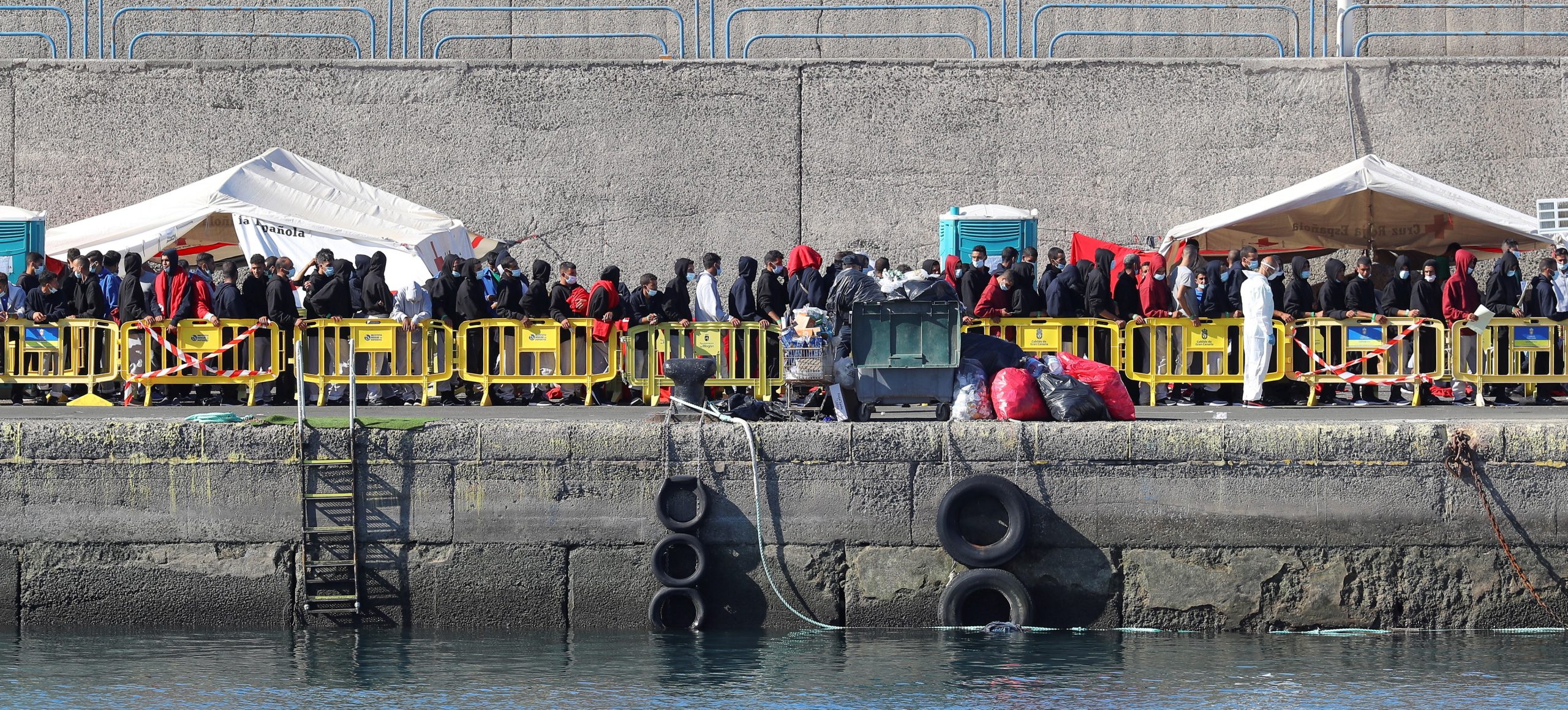 Um em cada 10 migrantes que chegam às Canárias é menor e está sozinho