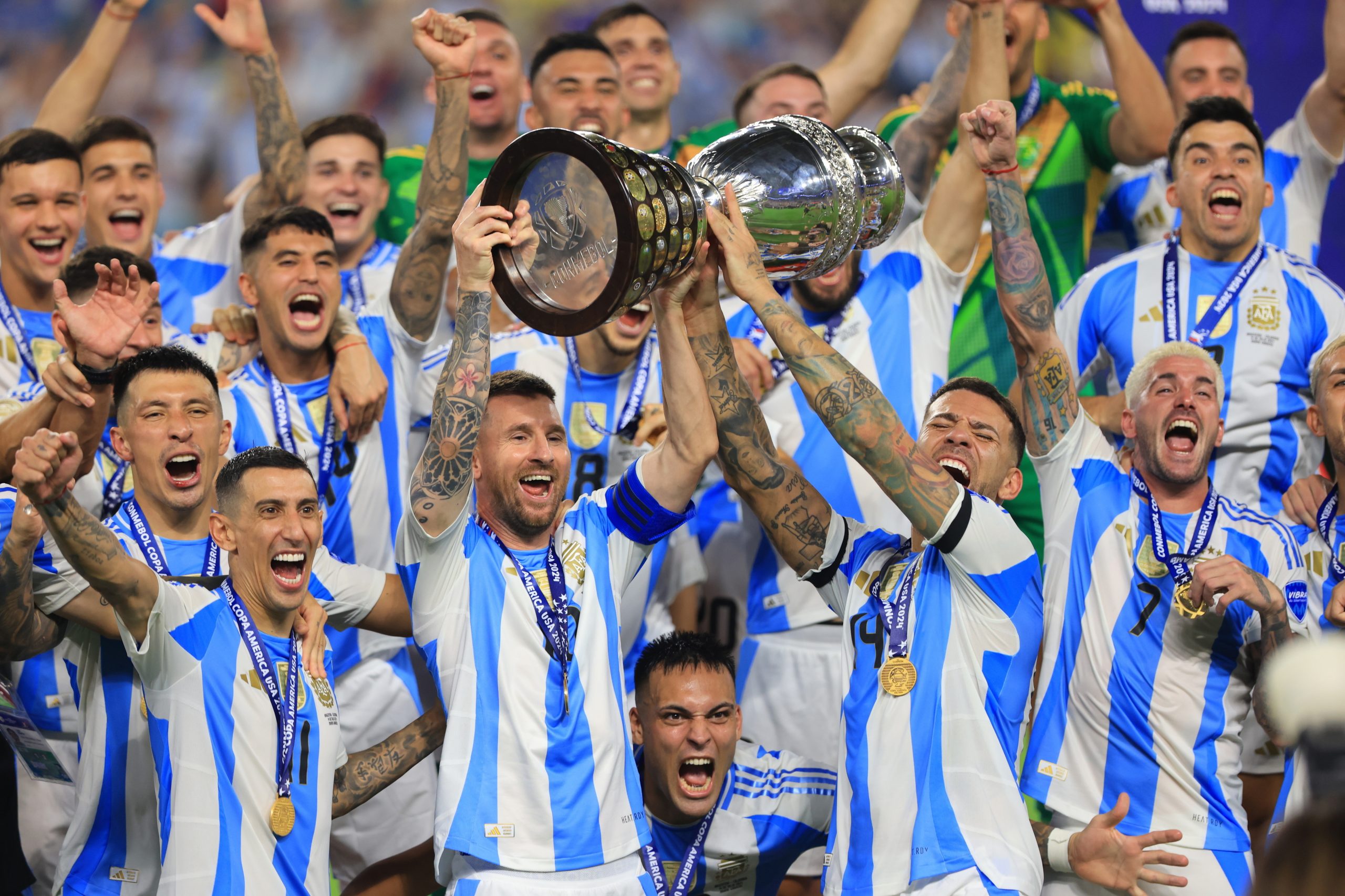 Fifa anuncia investigação sobre cântico racista de argentinos contra a França