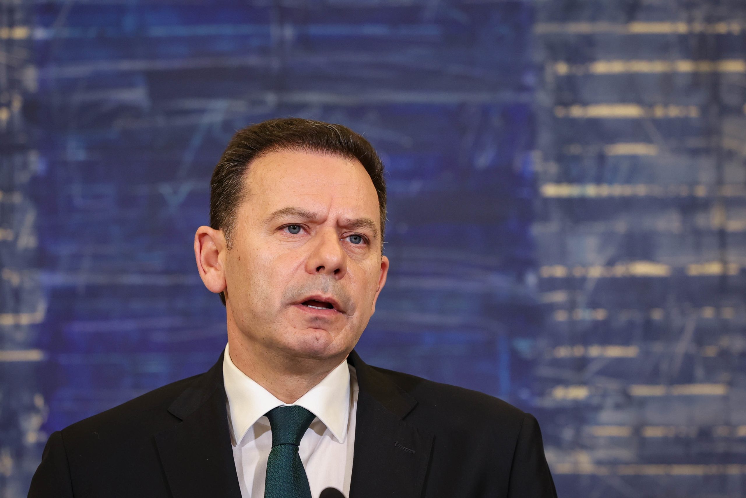 Ordem dos Advogados averigua eventual procuradoria ilícita da empresa familiar de Montenegro