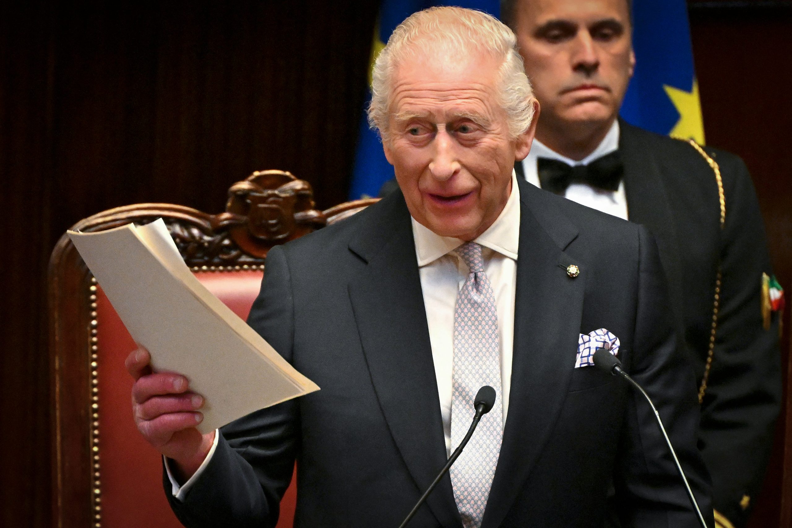 Carlos III lembra em Roma e em italiano que “paz nunca pode ser dada como adquirida”