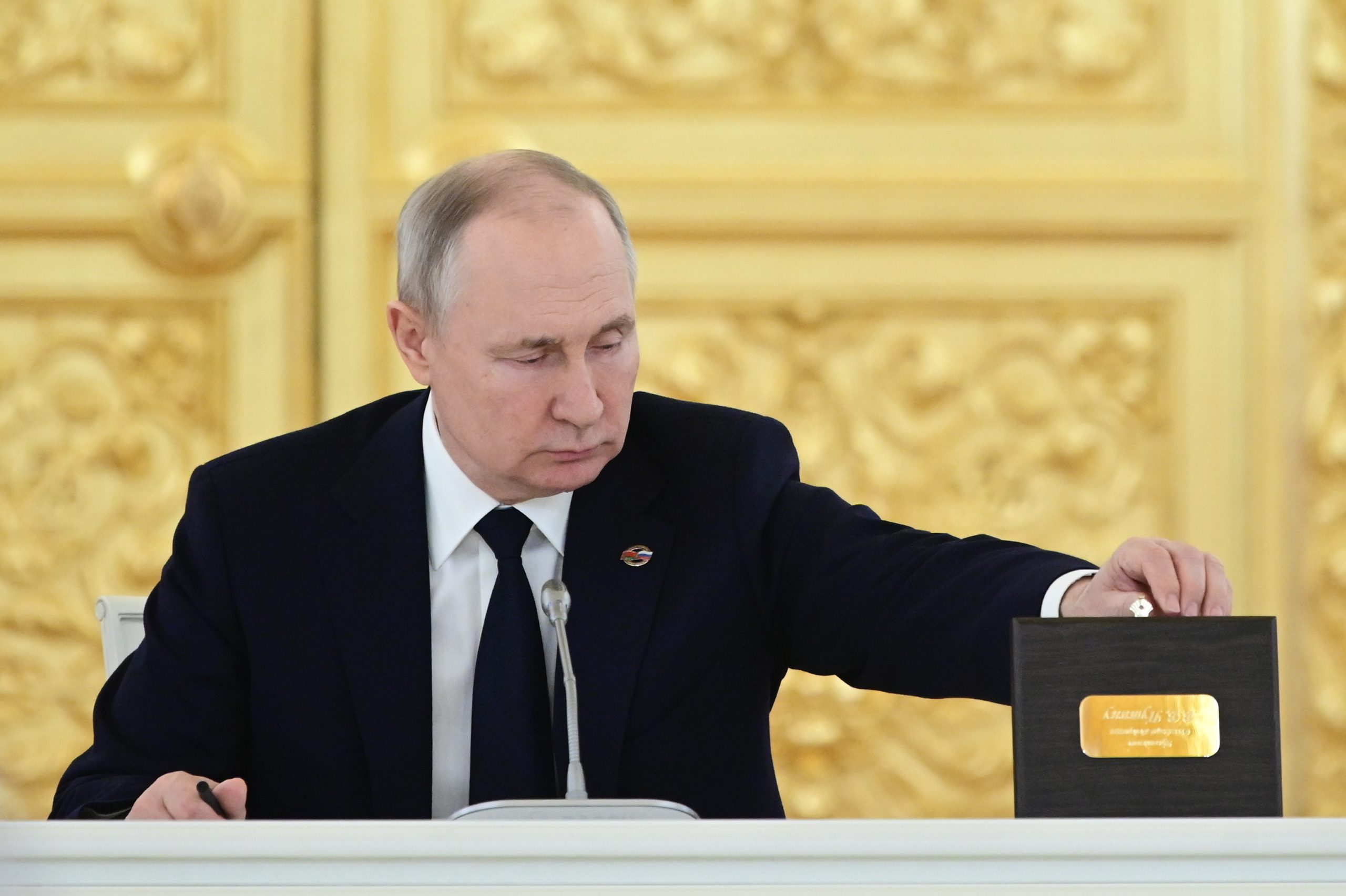 Putin aprova lei de perseguição a russos que recusam servir no exército