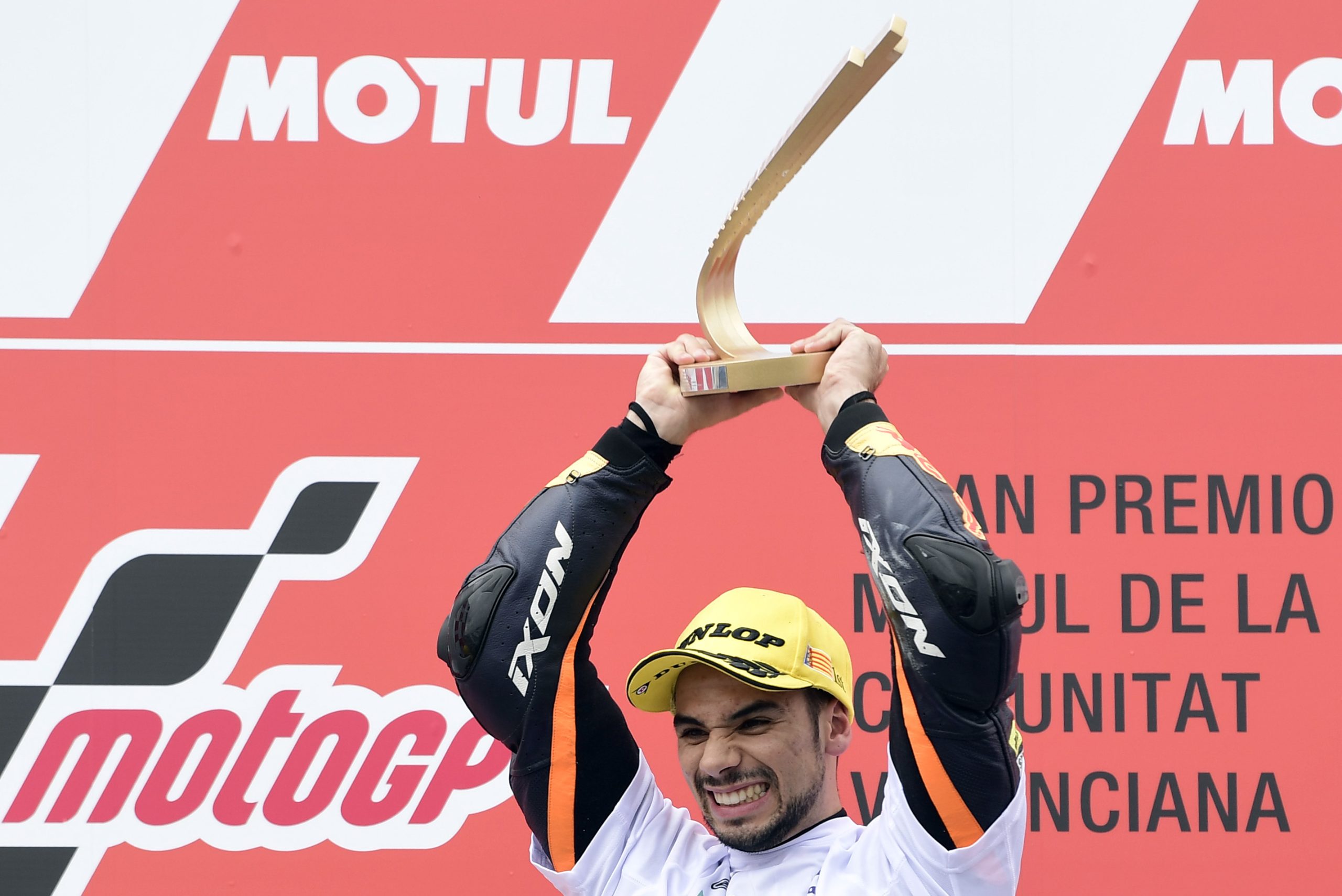 Miguel Oliveira despede-se da Moto2 com vitória em Valência e título de equipas
