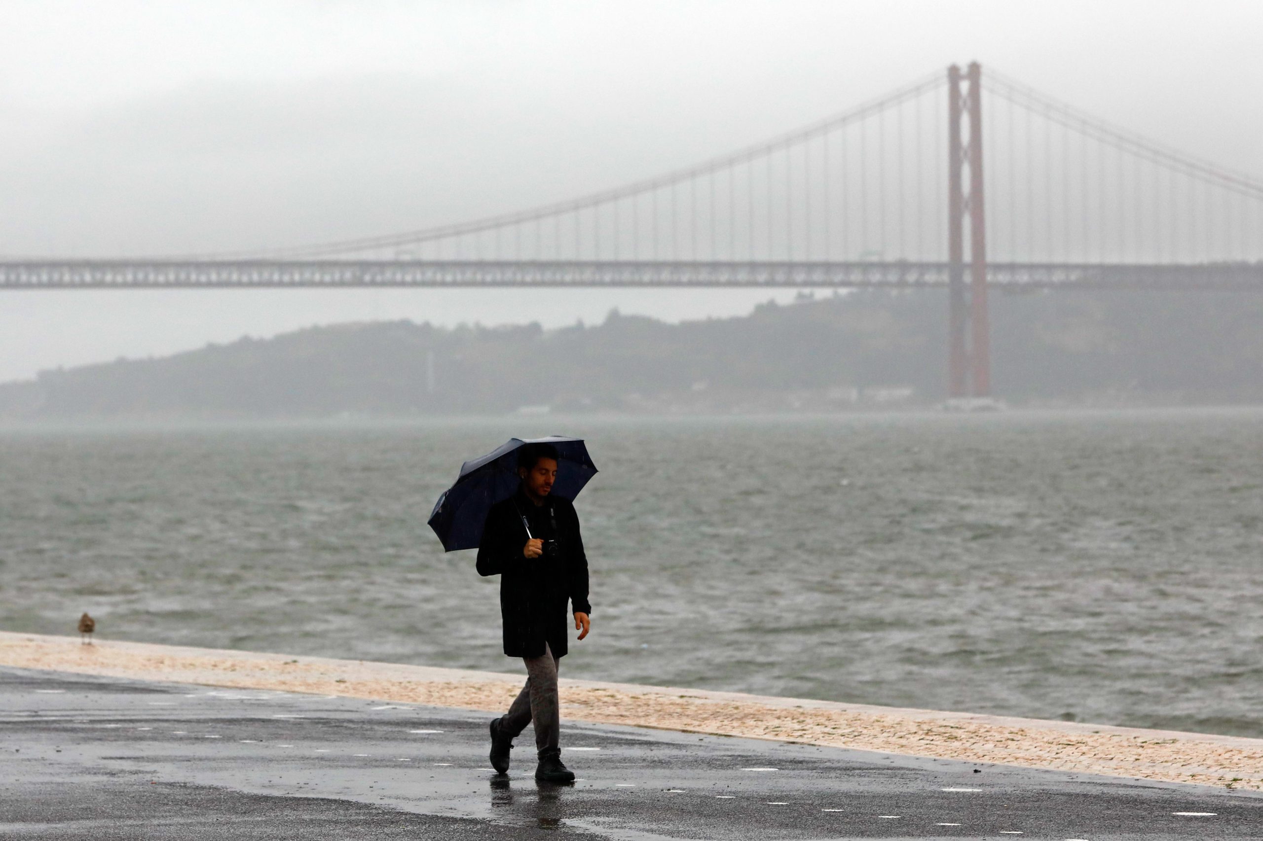 Nove distritos do continente sob aviso amarelo devido à chuva