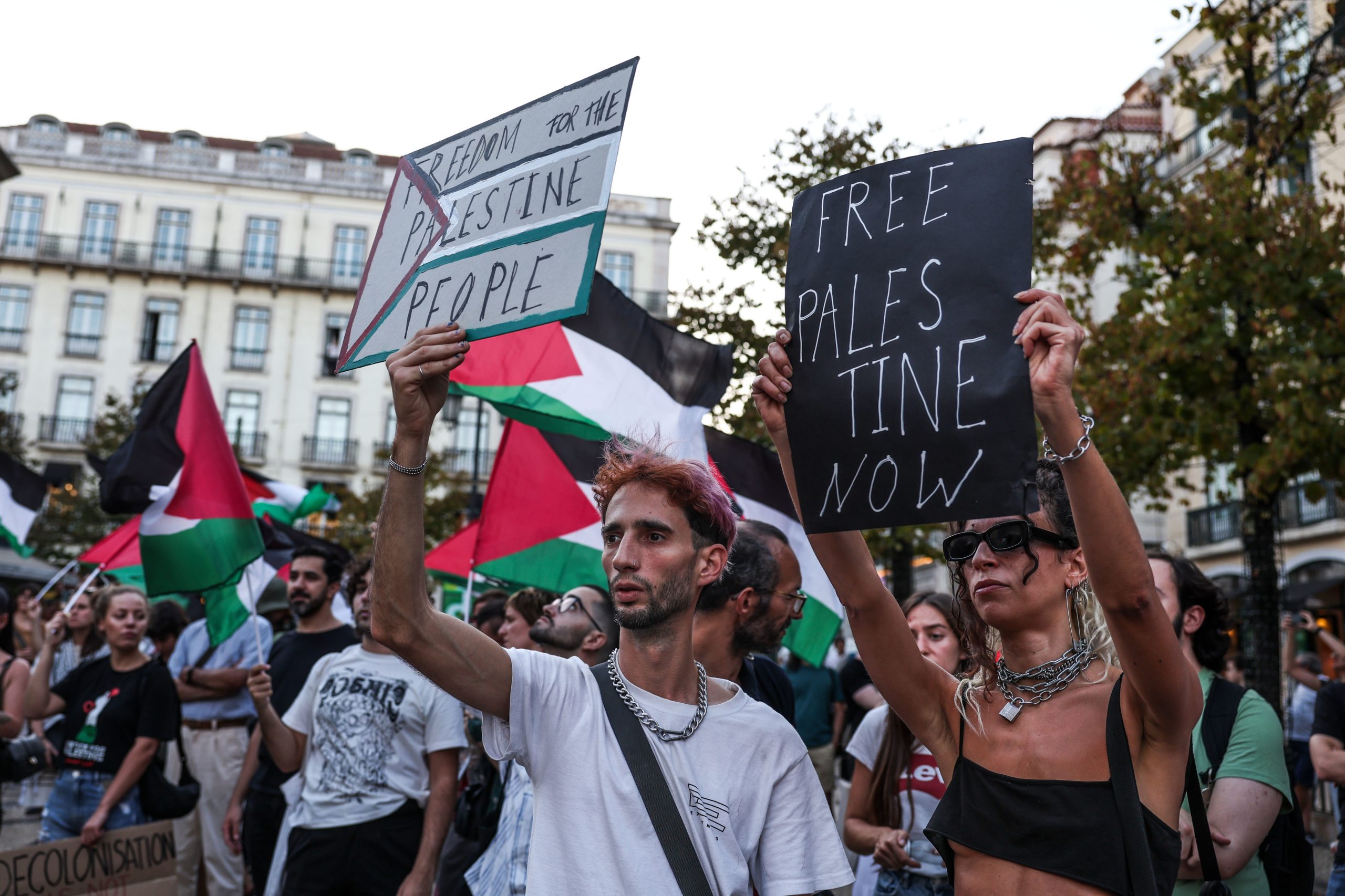 Dezenas de pessoas manifestam em Lisboa apoio à resistência palestiniana