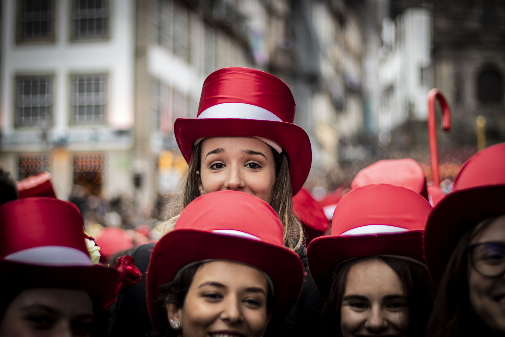 Porto. Não importa a chuva, não importa a calçada escorregadia, não importa nada no dia em que o futuro saiu à rua