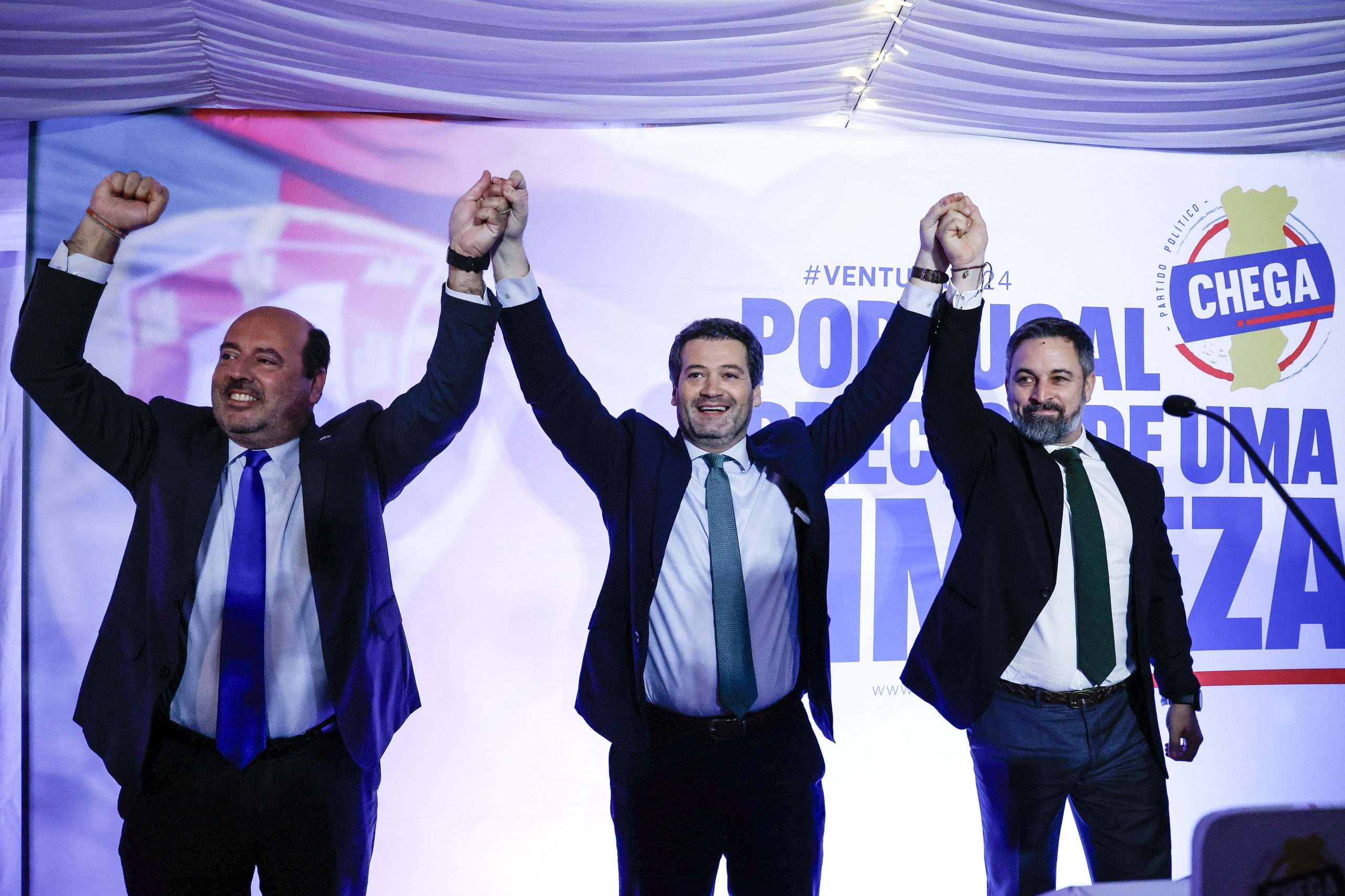 Ventura ameaça votar contra orçamentos da AD mas distancia-se da rejeição do programa de Governo