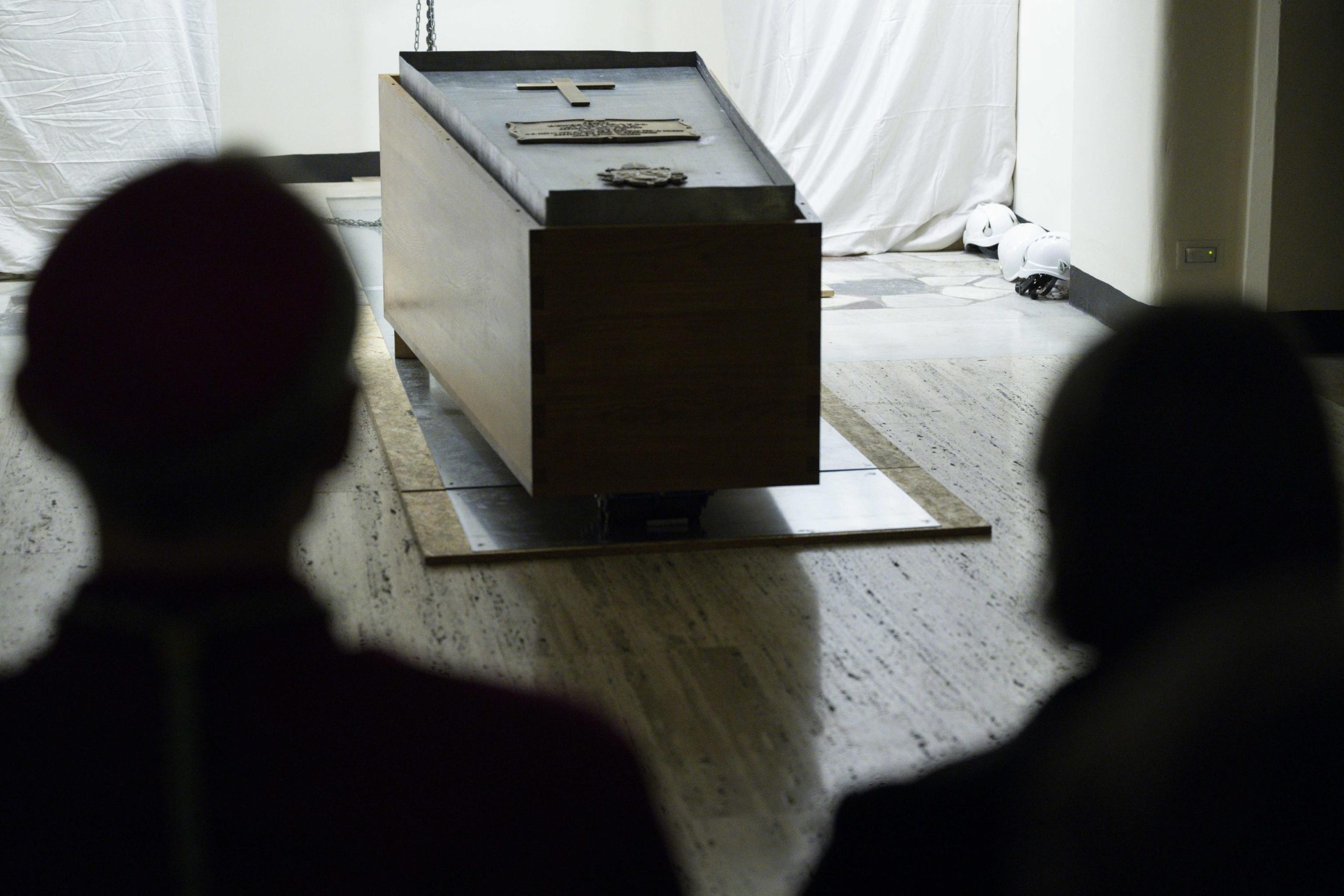 Funeral de Bento XVI: Divulgadas imagens das cerimónias privadas e sepultura