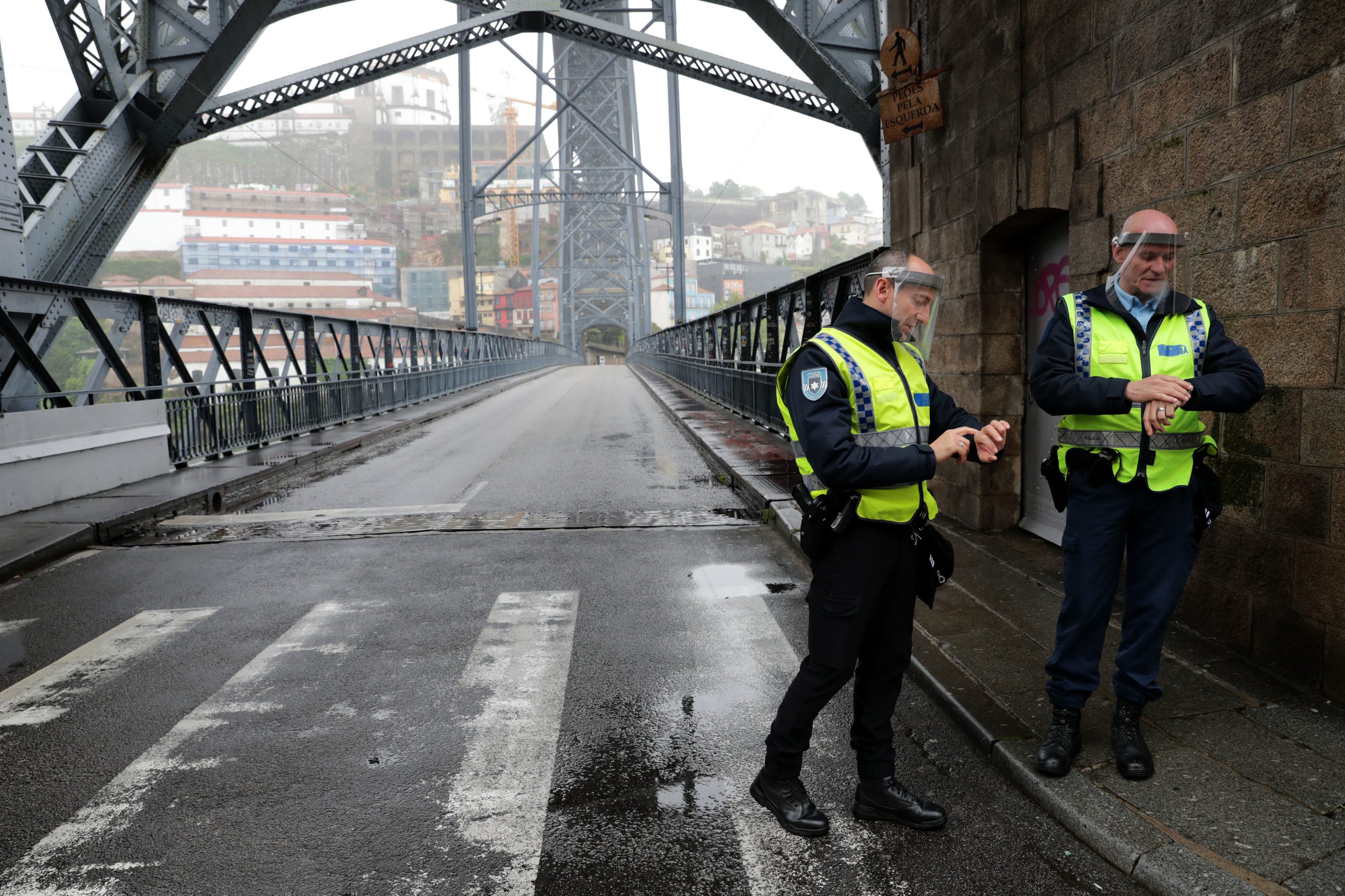 Tabuleiro inferior da Ponte Luiz I deve abrir ao trânsito noturno em setembro